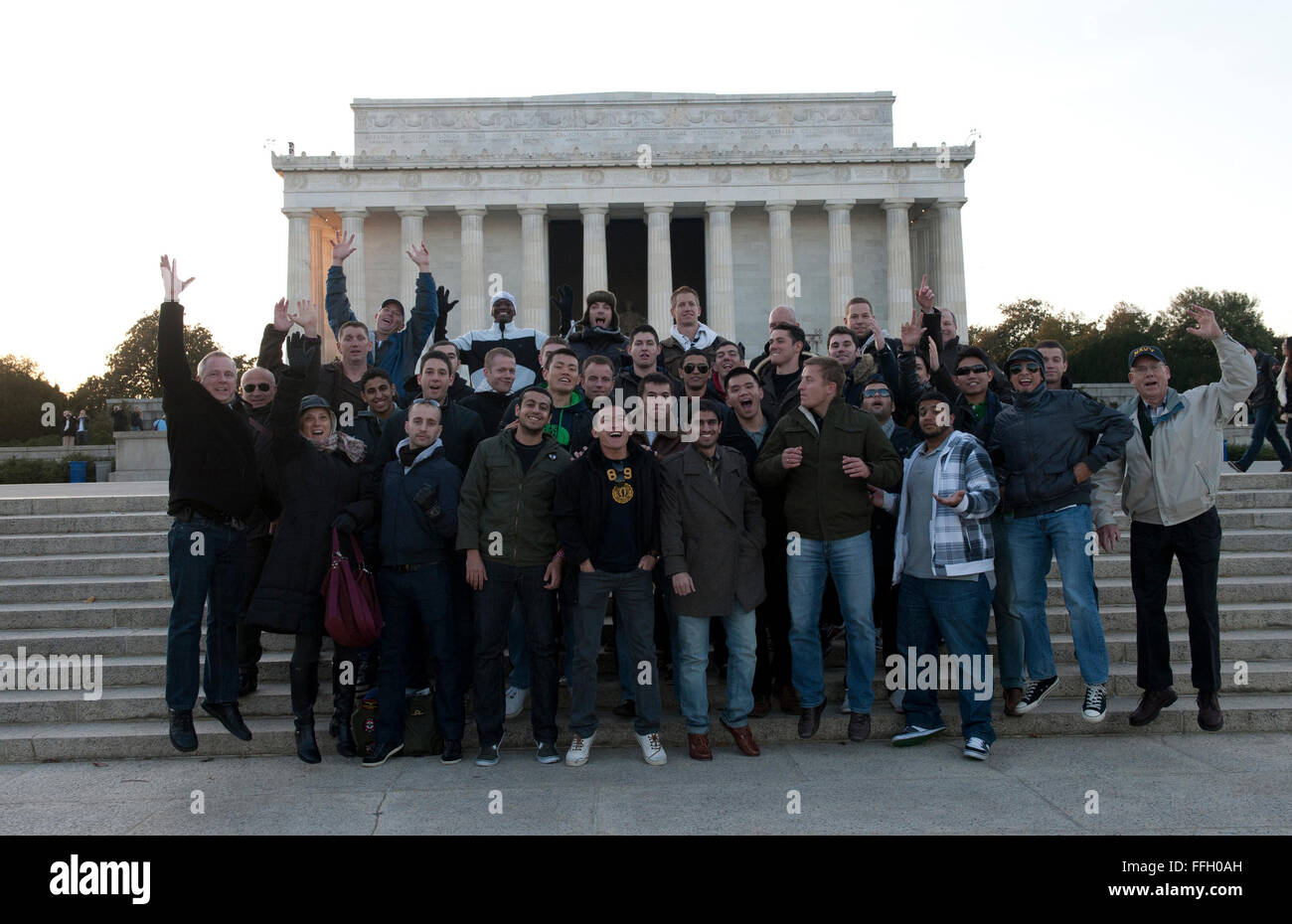 U.S. Airmen, multinational students and civilian escorts pose for a group photo in front of the Lincoln Memorial during their tour of Washington, D.C. Stock Photo