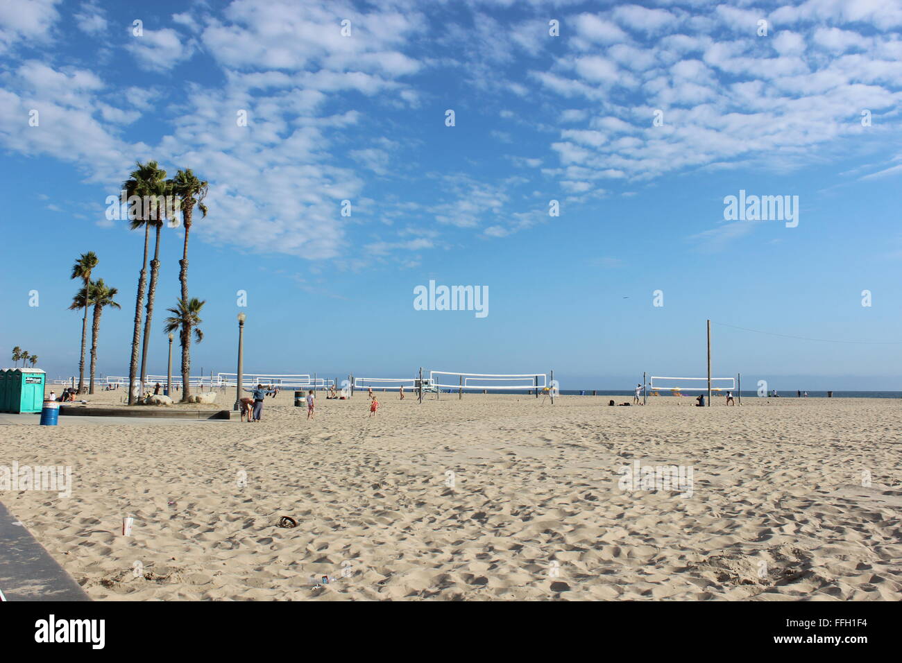 People playing volleyball on Venice beach Stock Photo Alamy