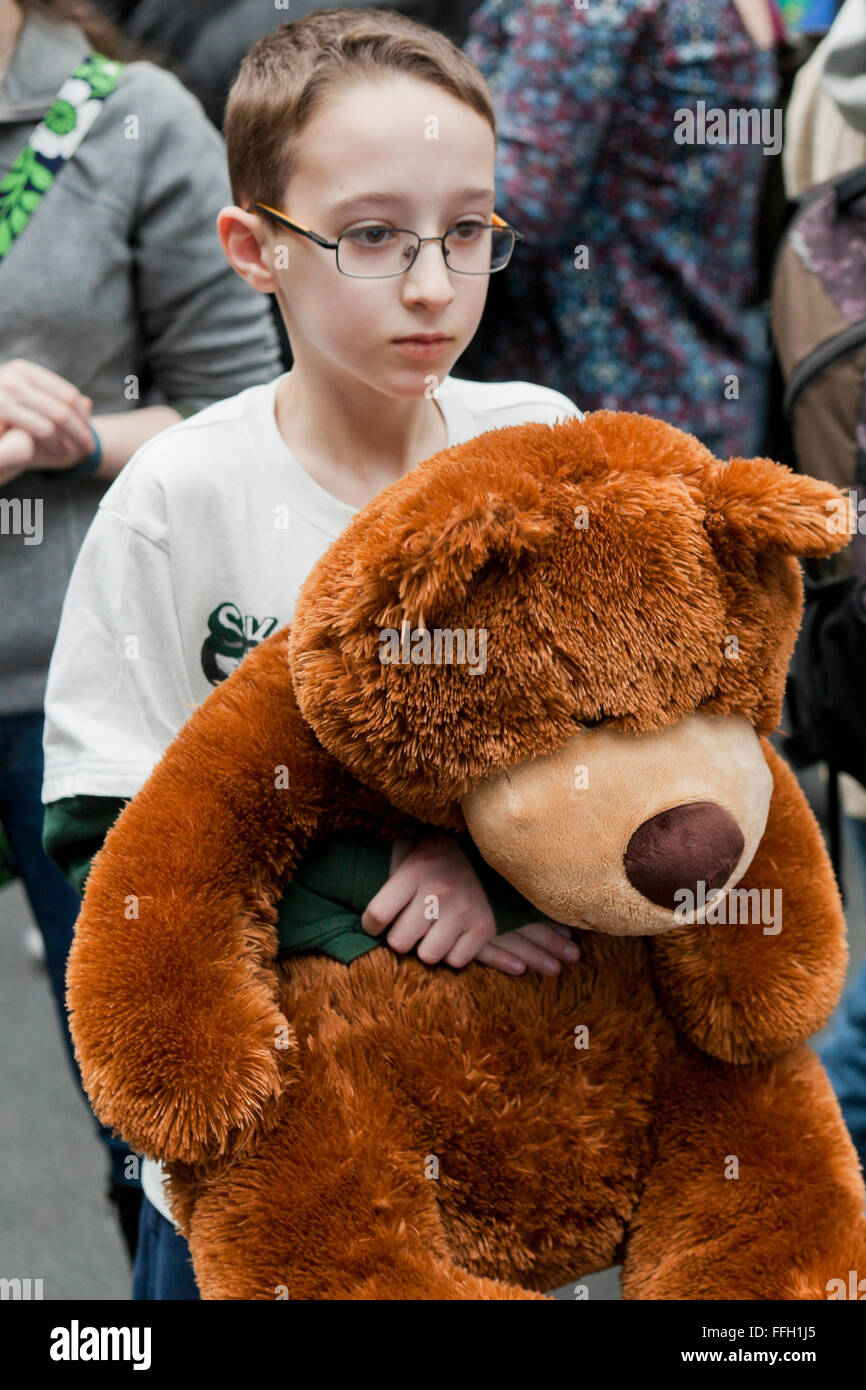 Boy hugging teddy bear hires stock photography and images Alamy