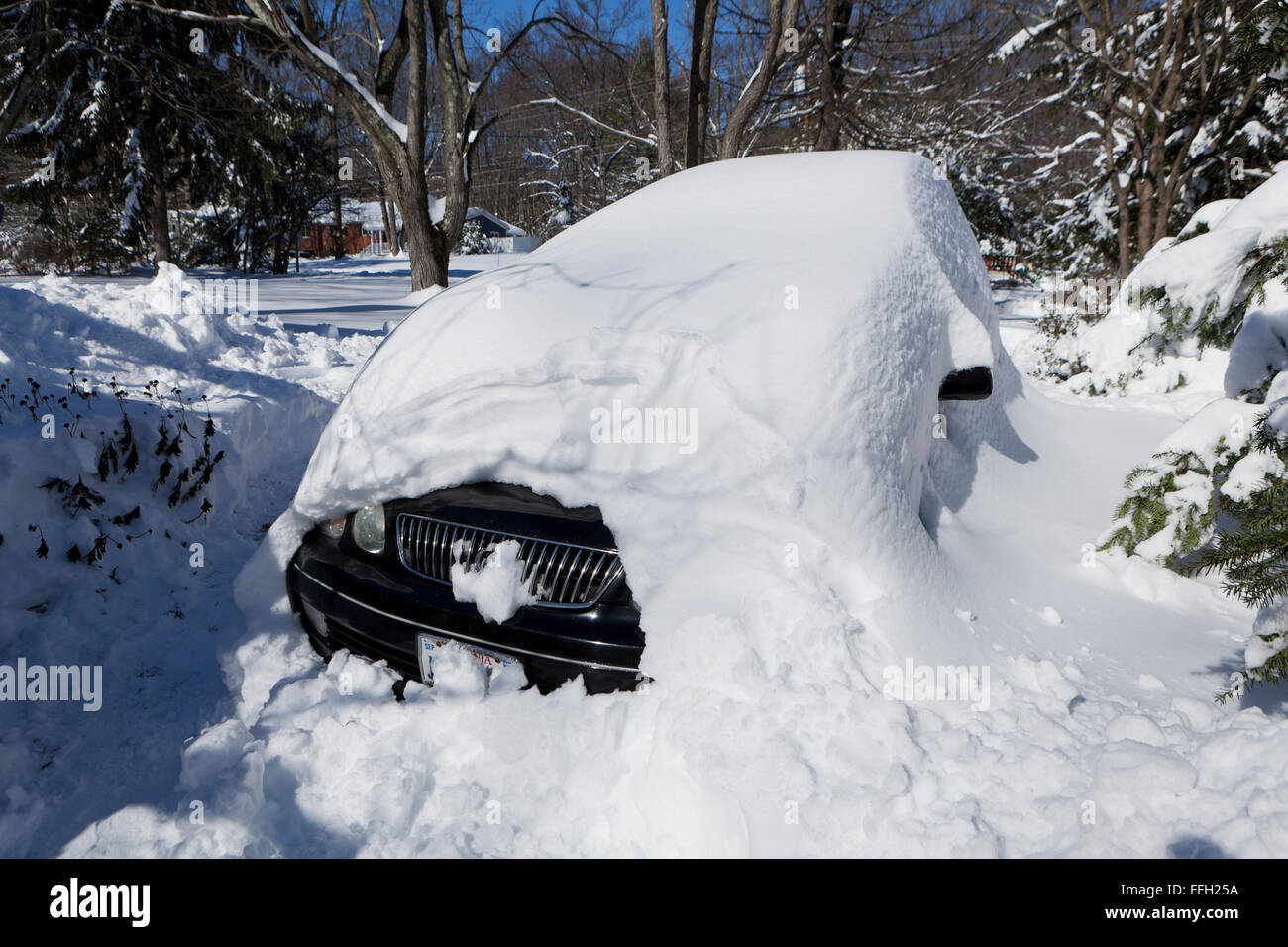 Car covered in heavy snow - Virginia USA Stock Photo