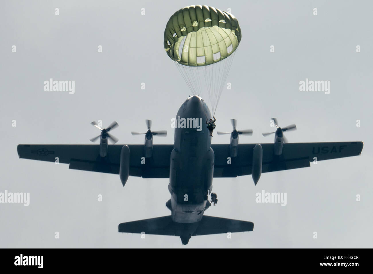 Soldiers execute jumps out of a C-130 Hercules over Camp Fuji, Japan,. The C-130 is assigned to the 36th Airlift Squadron at Yokota Air Base, Japan. Stock Photo