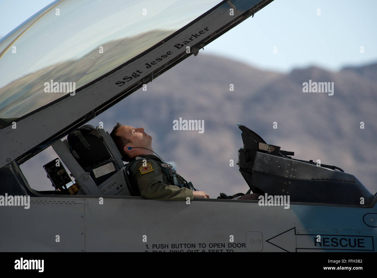 F 16 cockpit hi-res stock photography and images - Alamy