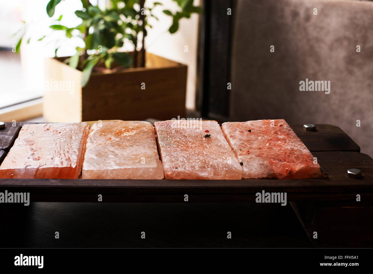 Himalayan pink salt for cooking Stock Photo Alamy