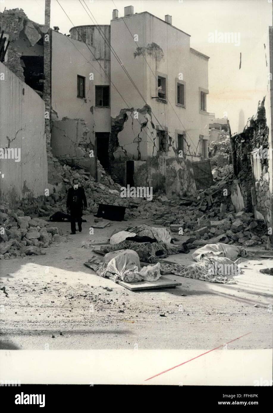 1966 - Bodies of Victims covered up with Blankets lying in the rabble. In the bacground a photographer wearing a mask as a protection against the heavy smell from corpses in putrefaction. Earthquake © Keystone Pictures USA/ZUMAPRESS.com/Alamy Live News Stock Photo