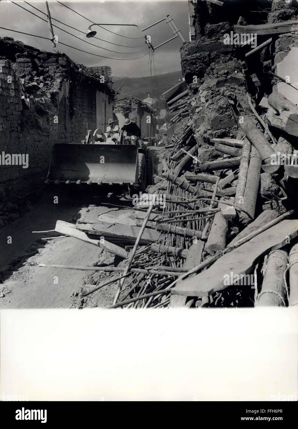 1970 - Peruvian earthquake May 31, 1970 Heavy equipment used in cleaning street from debris in Huarez. © Keystone Pictures USA/ZUMAPRESS.com/Alamy Live News Stock Photo