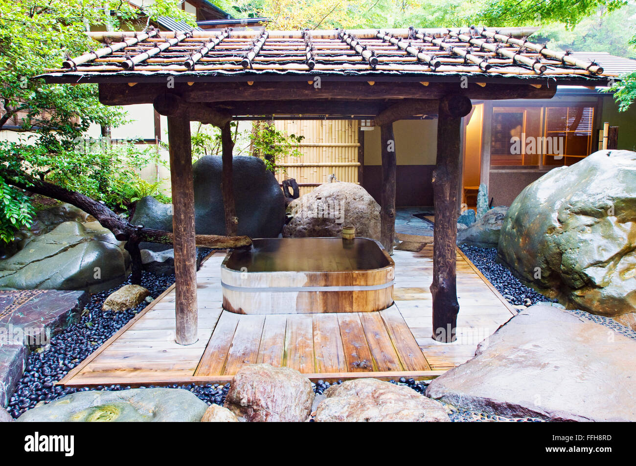 Outdoor baths and japan hires stock photography and images Alamy