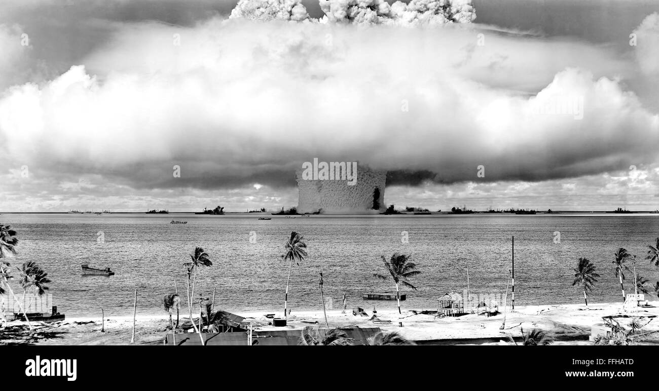 OPERATION CROSSROADS  The underwater 'Baker' nuclear weapon test on 25 July 1946 in the North East lagoon of Bikini Atoll.  Photographed from a tower on Bikini Island 5.6 km away. Photo: US Army. Stock Photo