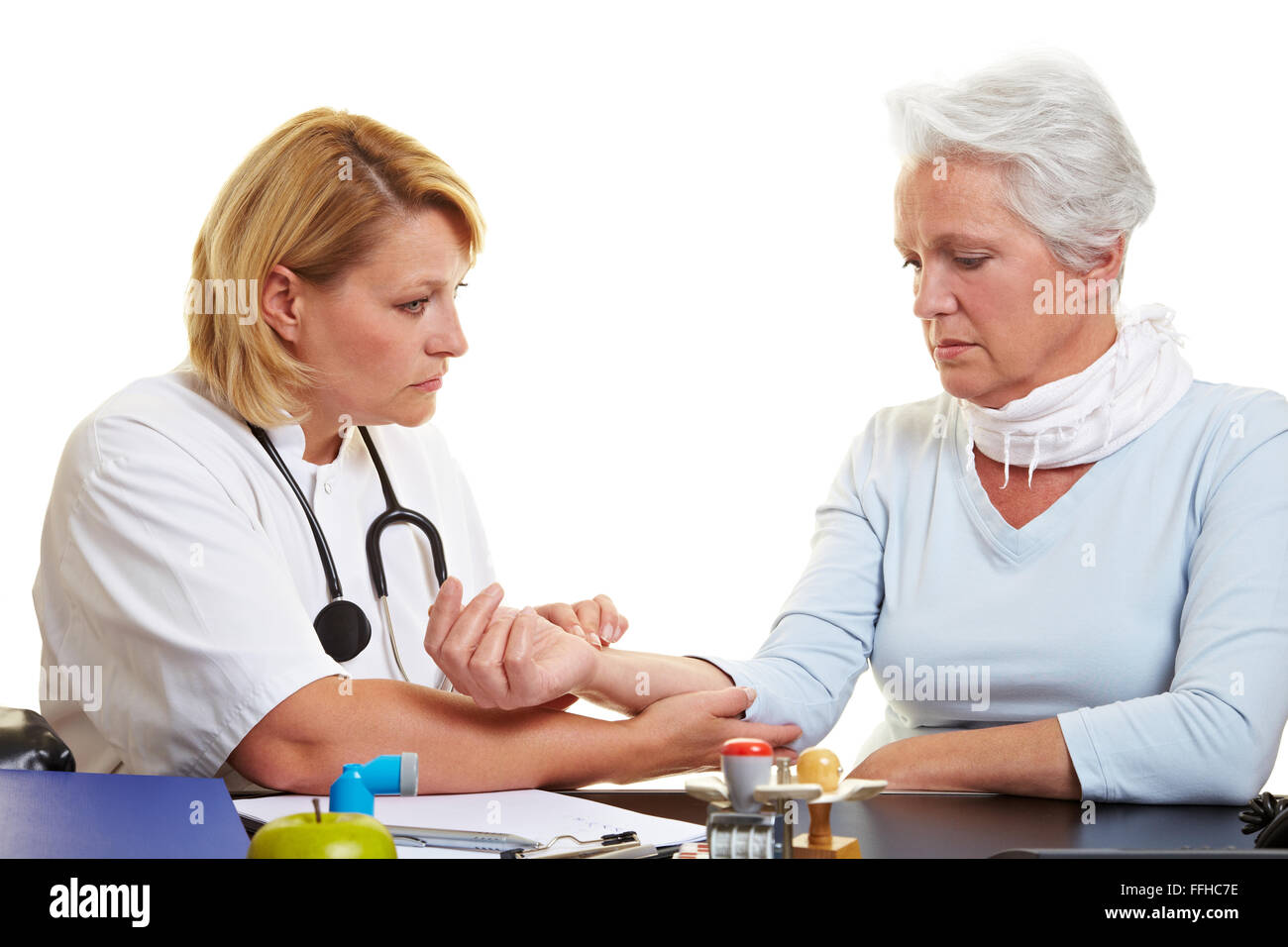 Doctor checking pulse with fingers of a senior woman Stock Photo - Alamy