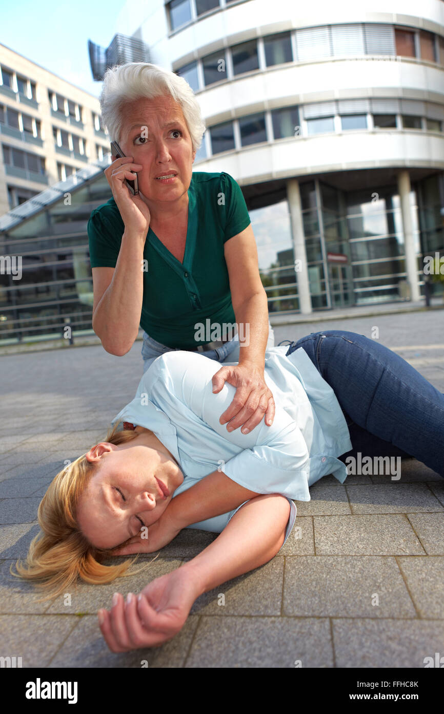 Senior woman making emergency call for ambulance Stock Photo Alamy