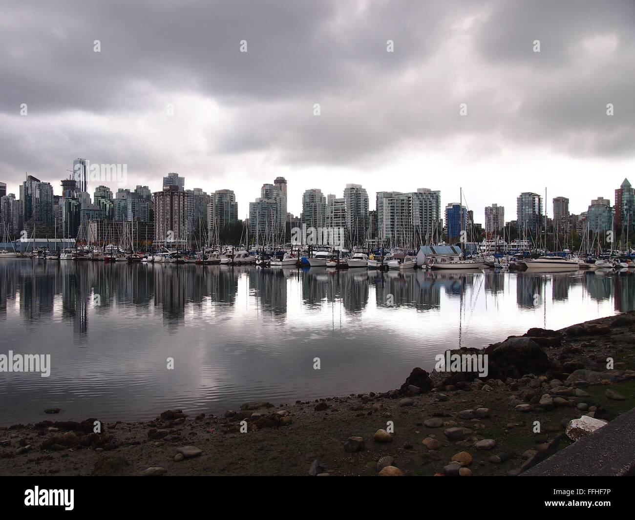 Vancouver skyline stanley park hi-res stock photography and images - Alamy
