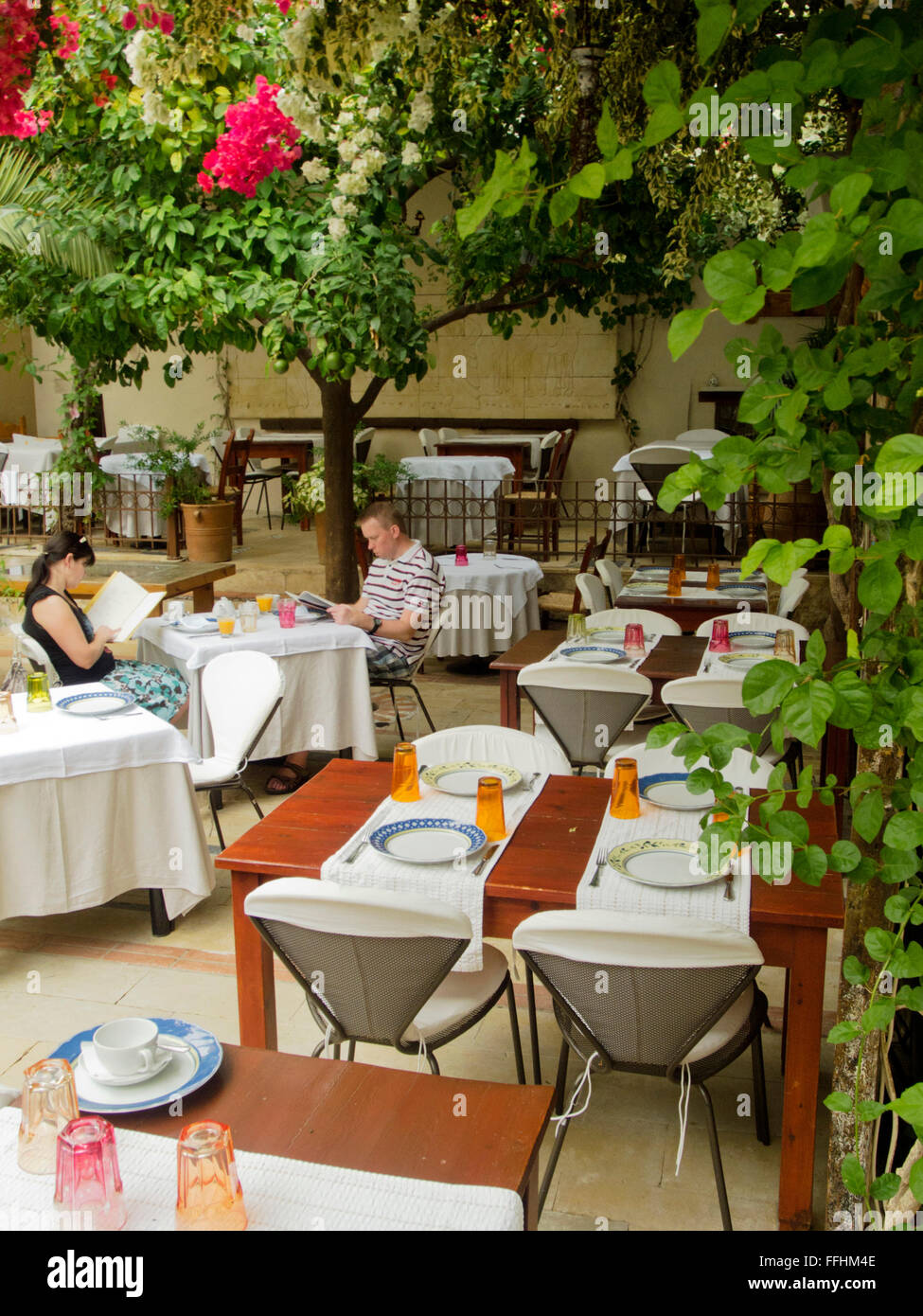 Avli rethymno crete restaurant hires stock photography and images Alamy
