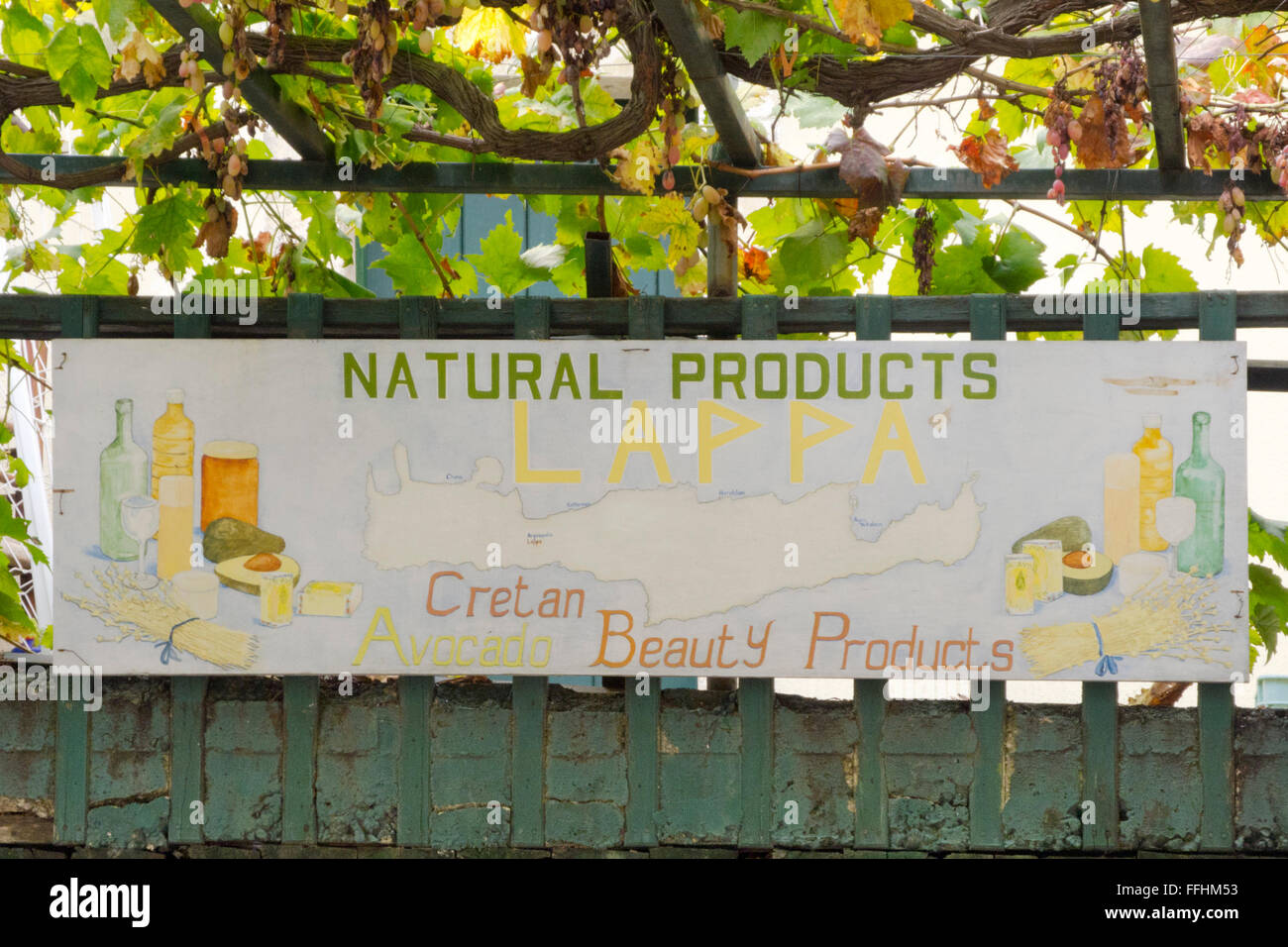 Griechenland, Kreta, Argiroupoli, Lappa Avocado verkauft Kosmetikprodukte aus Avocado die selbst angebaut werden. Stock Photo
