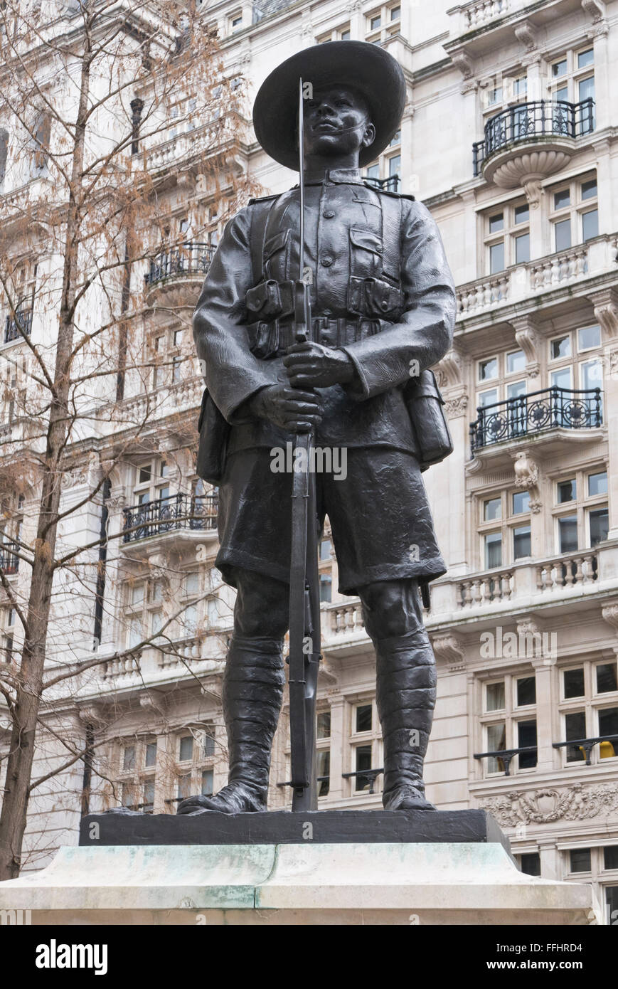 A bronze Statue of a Gurkha soldier, a Monument To The Nepalis Who Fight For The British Army, London, United Kingdom. Stock Photo