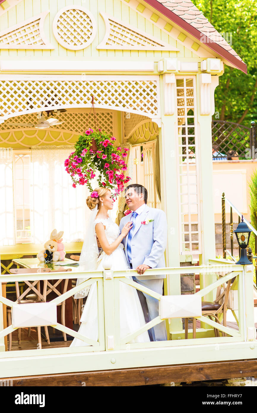 Happy bride and groom on their wedding day Stock Photo - Alamy
