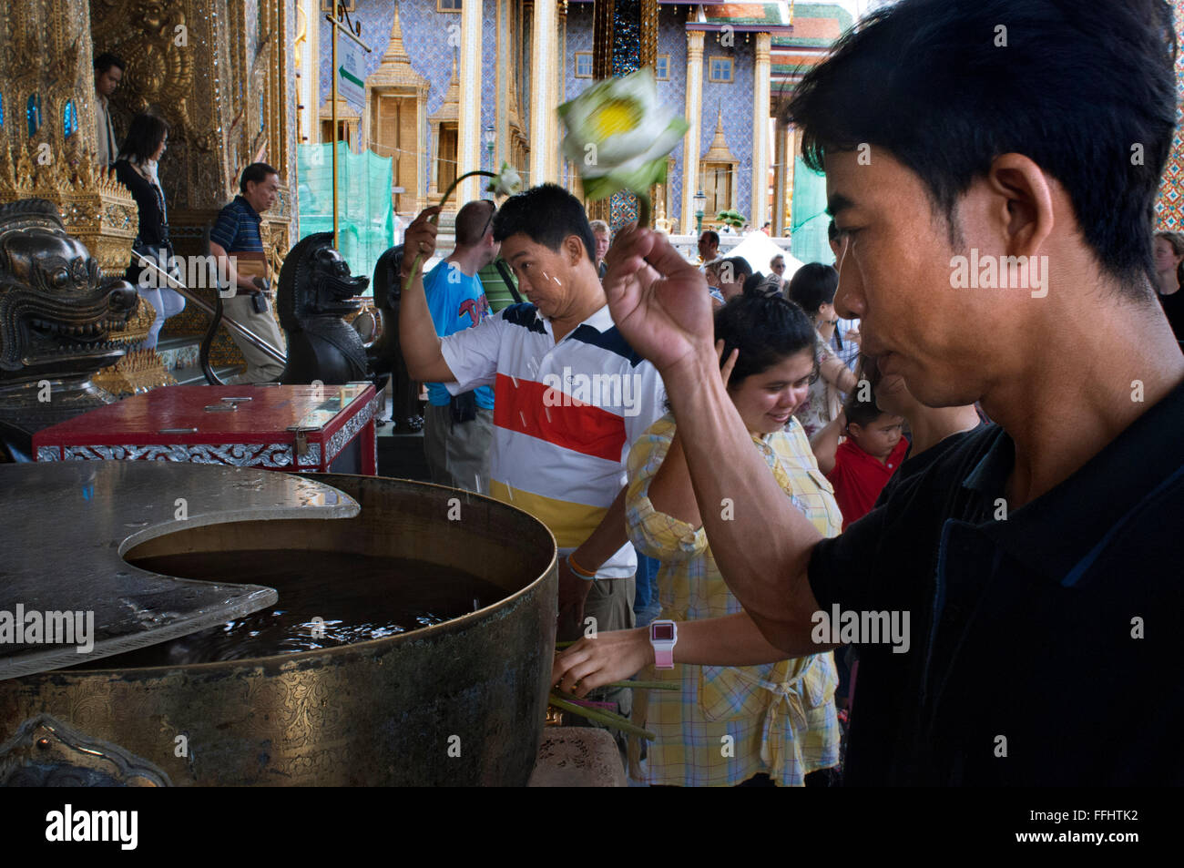 Bangkok temple offerings hires stock photography and images Alamy