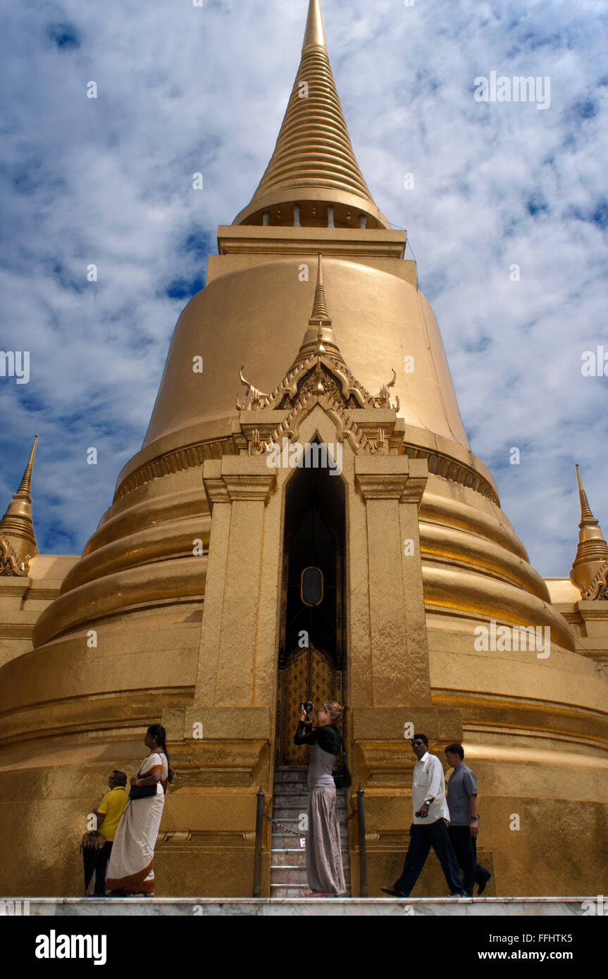 Golden stupa, Temple of the Emerald Buddha (Wat Phra Kaew) in the Grand Palace, Bangkok, Thailand, Southeast Asia, Asia. The Gra Stock Photo