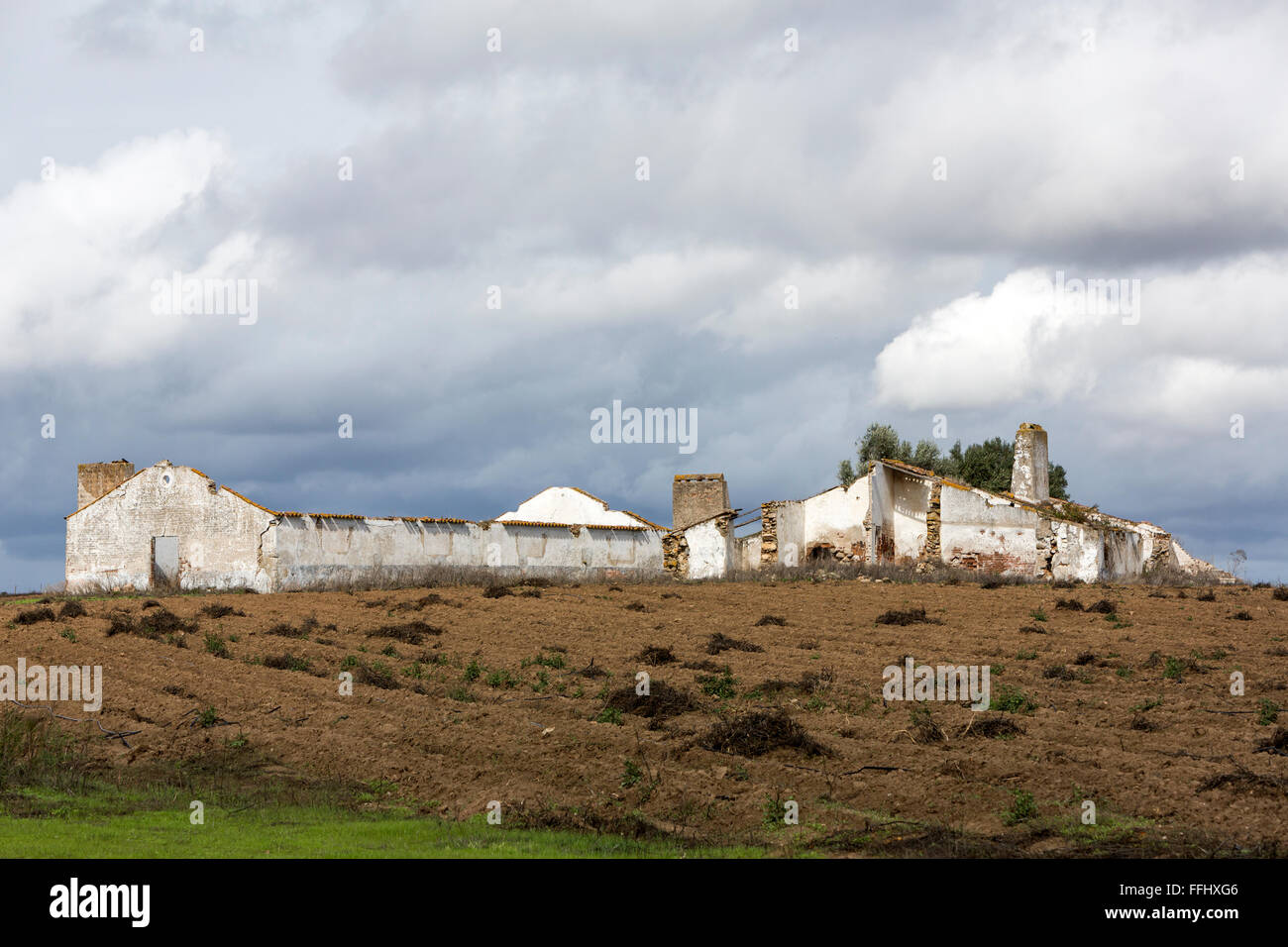Abandon farm house near Arraiolos, Alentejo Central, Portugal Stock Photo