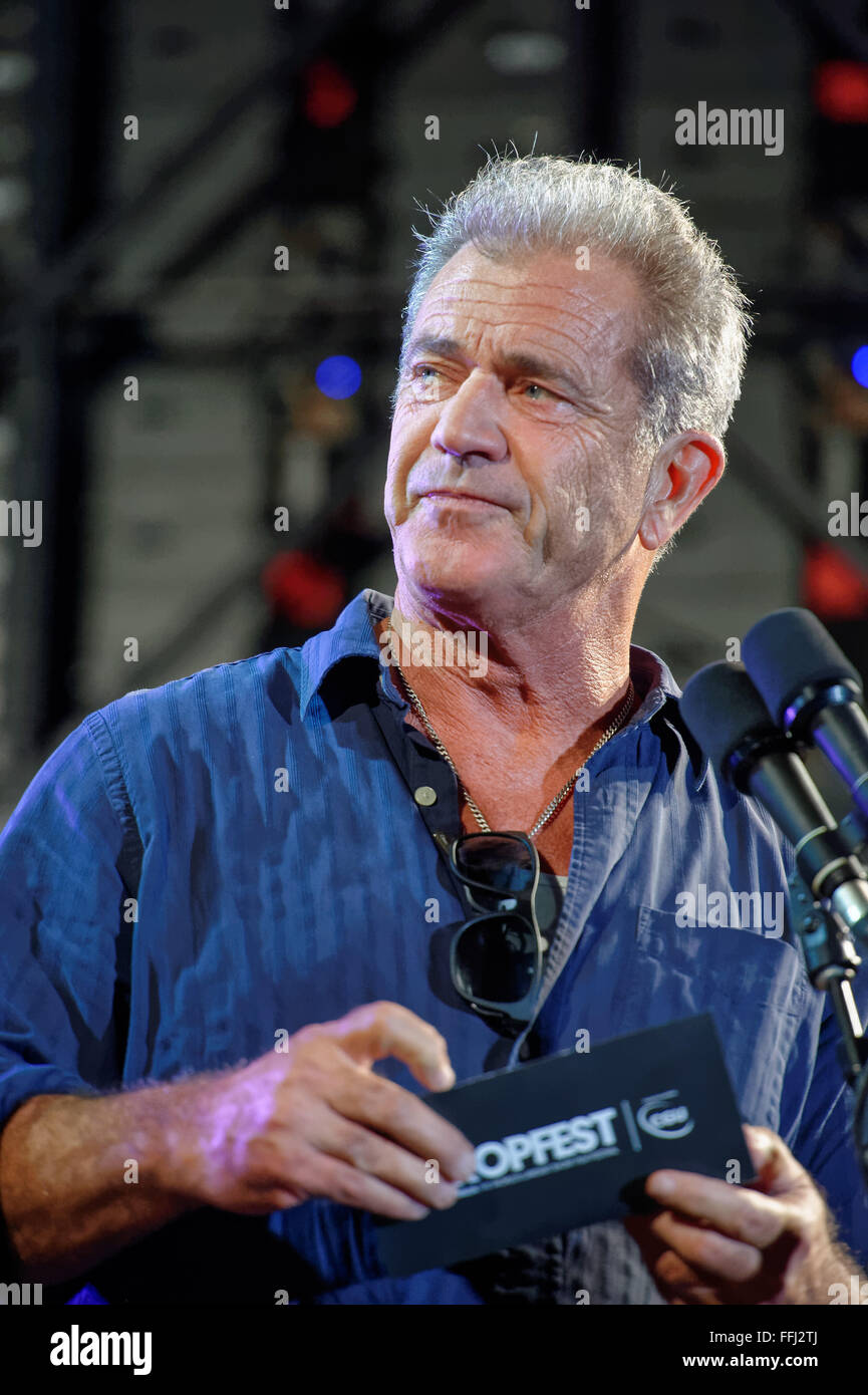 Sydney, Australia. 14th Feb, 2016. Actor/Director Mel Gibson presents Tropfest's first prize to Spencer Susser and Daniel 'Cloud' Campos at Sydney's Centennial Parklands. Mel Gibson is in Australia directing the World War II film Hacksaw Ridge. Credit:  Hugh Peterswald/Pacific Press/Alamy Live News Stock Photo