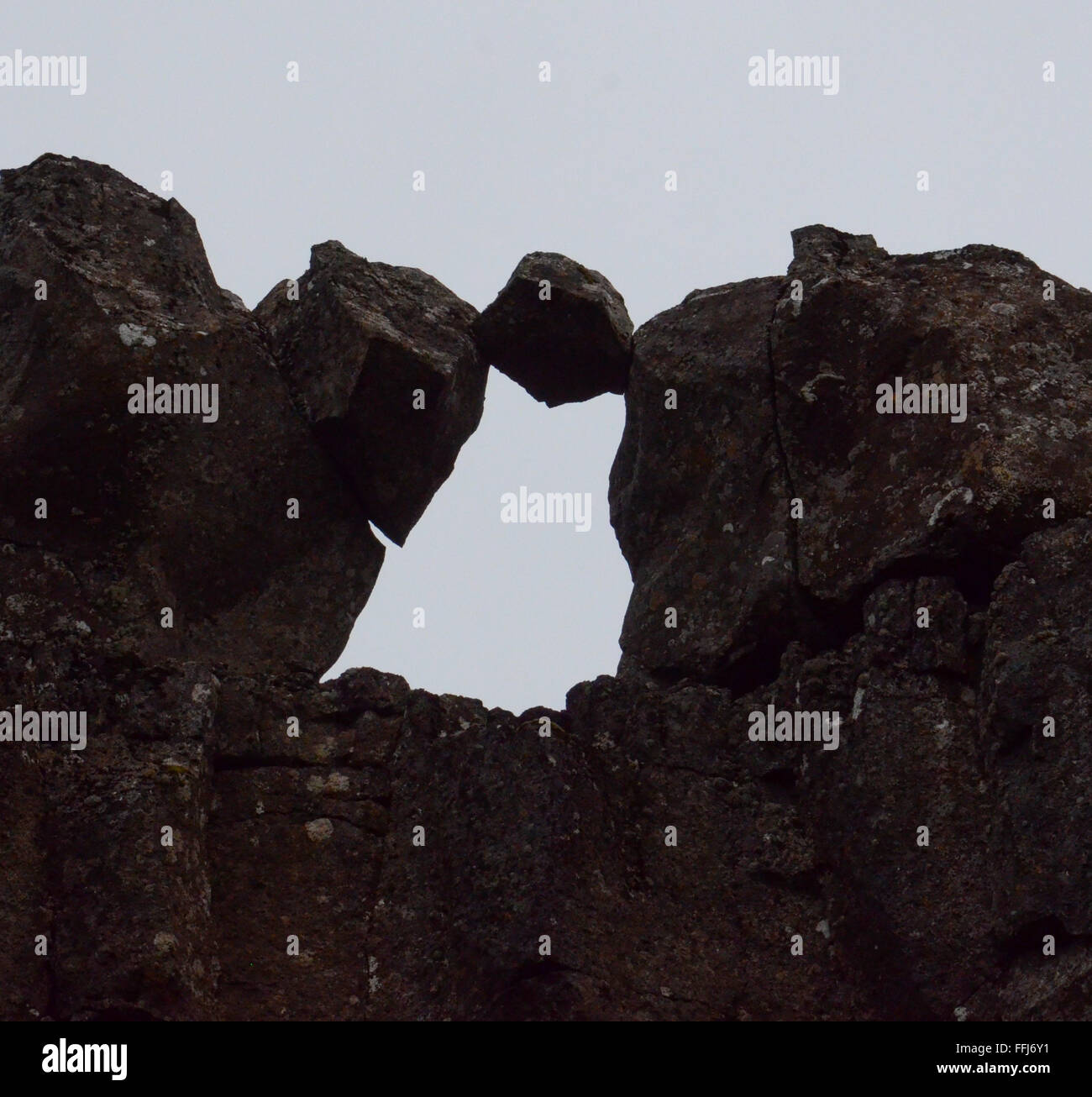 Suspended Rocks Rock precariously suspended by other rocks Stock Photo - Alamy
