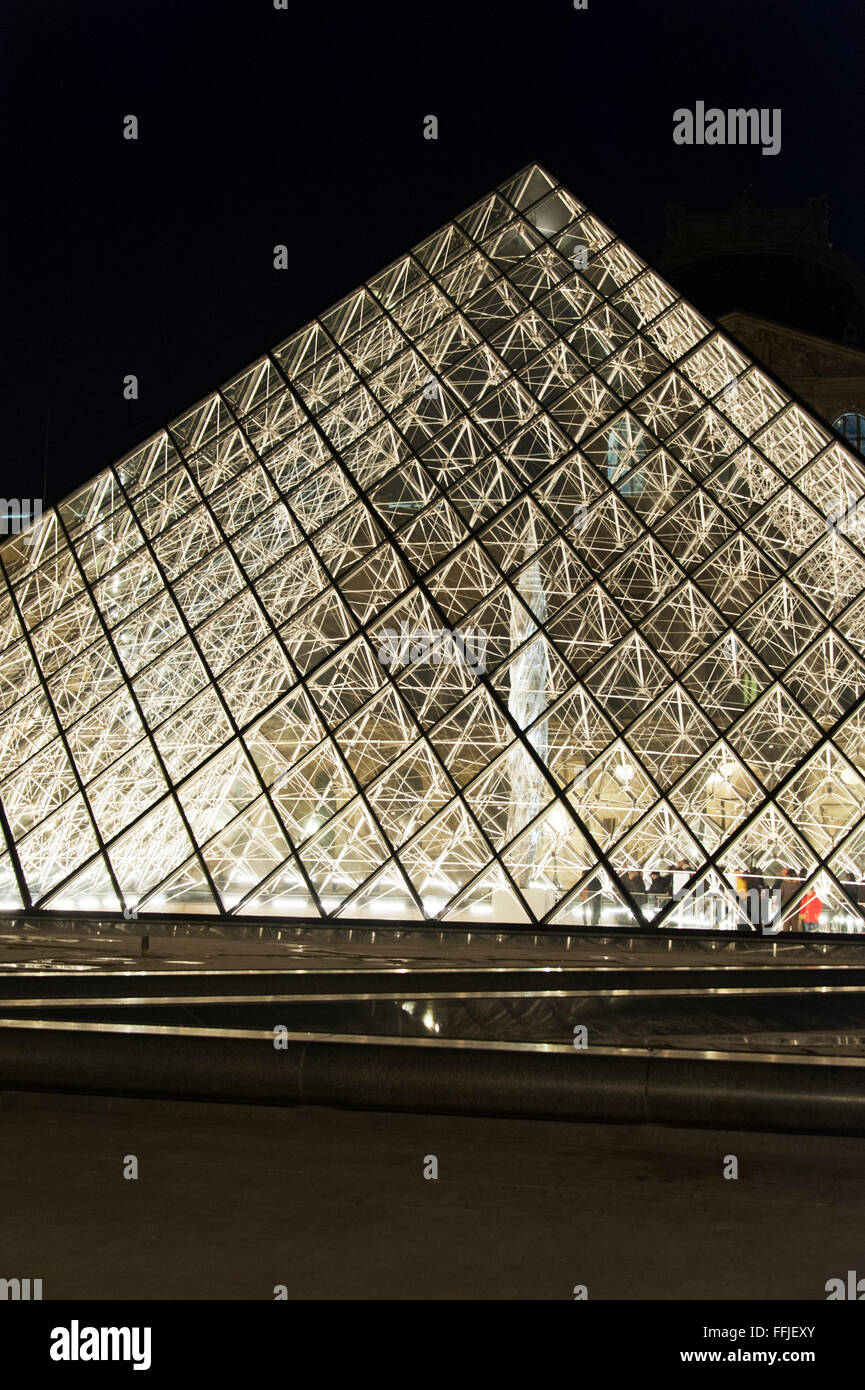 Glass pyramid entrance to the Louvre museum in Paris Stock Photo - Alamy