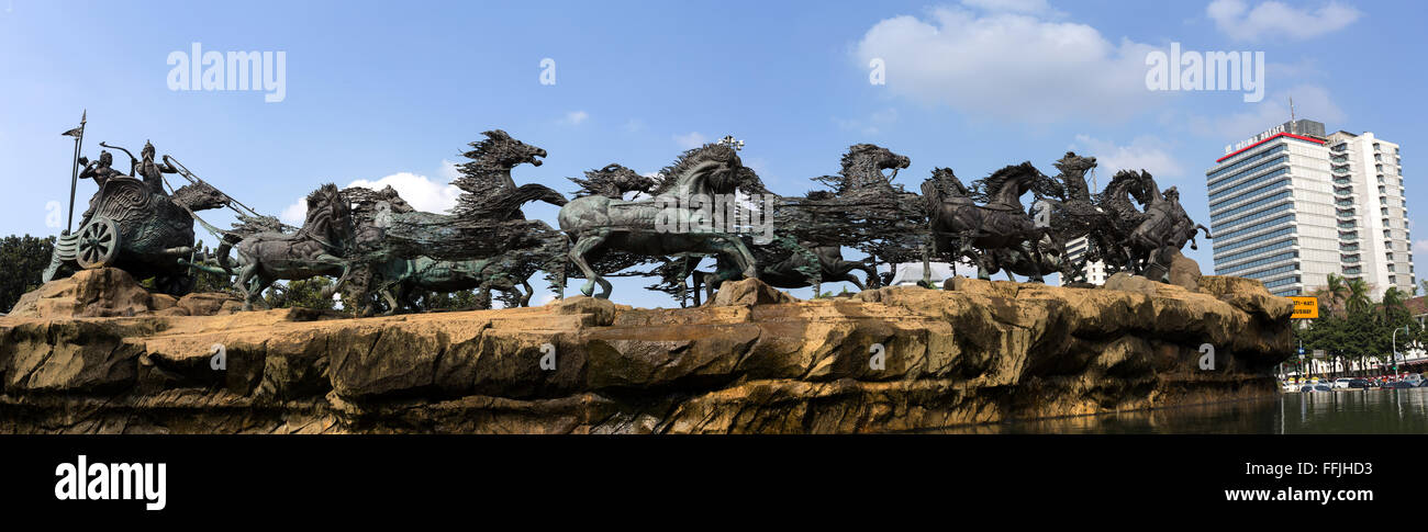 Jakarta August 10 Arjuna Wijaya Chariot Statue And Fountain In Central Jakarta August 10 2015 In Jakarta Indonesia Stock Photo Alamy
