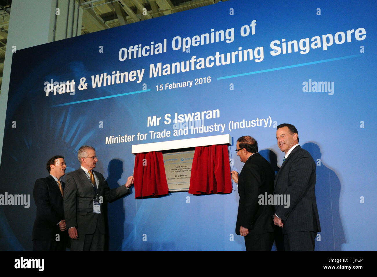 Singapore. 15th Feb, 2016. Senior Vice President of Pratt & Whitney Danny Di Perna, President of Pratt & Whitney Robert Leduc, Singapore's Minister for Trade and Industry S. Iswaran and Executive Vice President of United Technologies David Hess (from L to R) attend an opening ceremony at Singapore's Seletar Aerospace Park, Feb, 15, 2016. American aircraft-engine maker Pratt & Whitney on Monday announced the official opening of its first manufacturing facility in Singapore. © Then Chih Wey/Xinhua/Alamy Live News Stock Photo