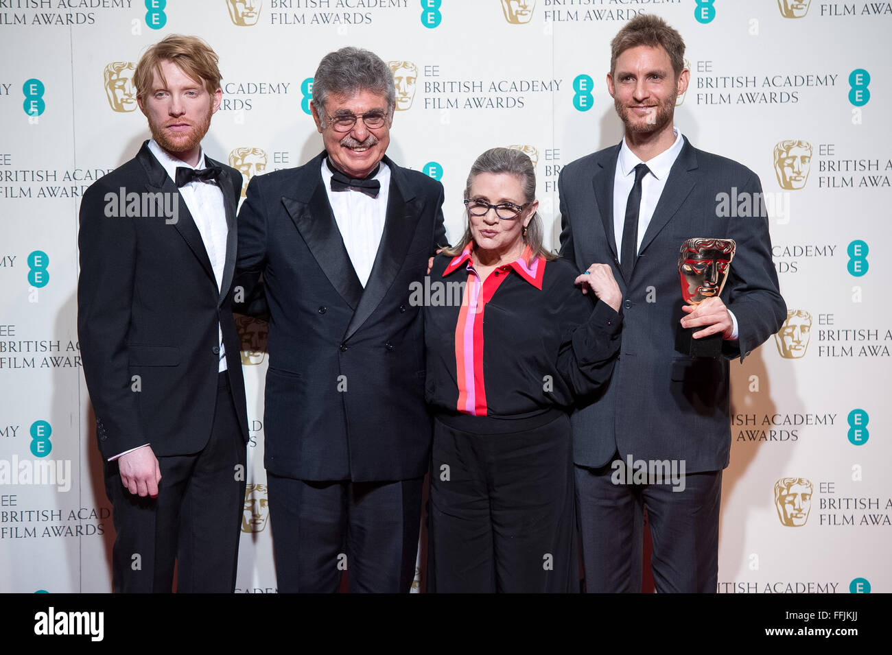 London, UK. 14th February, 2016. Argentinian director Damian Szifron (r) poses with the award for a film not in the English language for 'Wild Tales' with Hugo Sigman (2l) and award presenters actor Domhnall Gleeson (l) and actress Carrie Fisher (2r) pose in the press room of the EE British Academy Film Awards, BAFTA Awards, at the Royal Opera House in London, England, on 14 February 2016. Credit:  dpa picture alliance/Alamy Live News Stock Photo