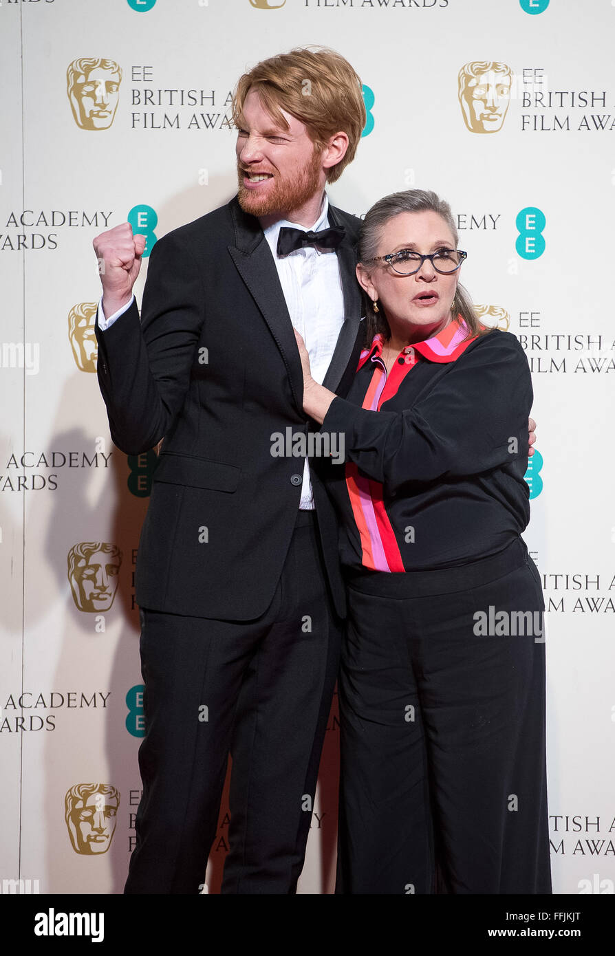 London, UK. 14th February, 2016. Actors Domhnall Gleeson and Carrie Fisher pose in the press room of the EE British Academy Film Awards, BAFTA Awards, at the Royal Opera House in London, England, on 14 February 2016. Credit:  dpa picture alliance/Alamy Live News Stock Photo