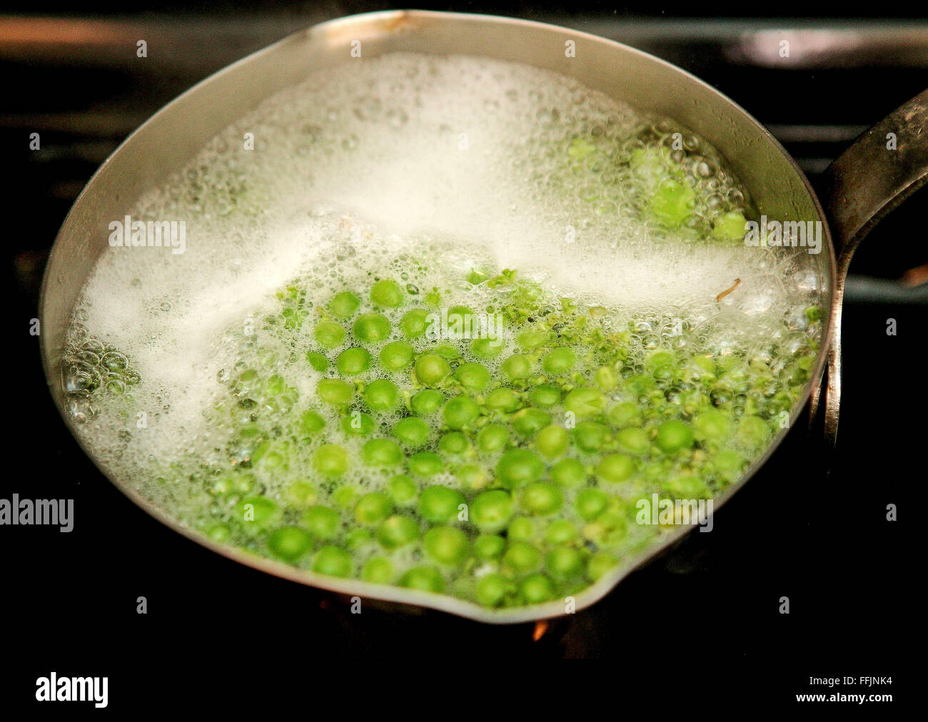 Boiling peas hires stock photography and images Alamy