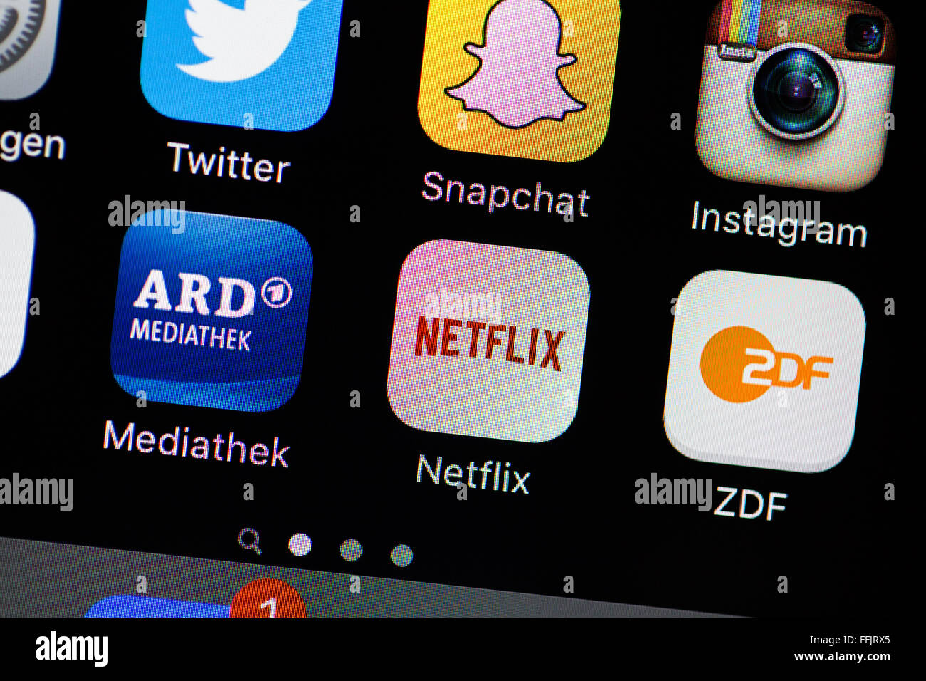 Duesseldorf, Germany. 15th Feb, 2016. ILLUSTRATION - The icons of online  streaming service Netflix, the media libraries of ARD and ZDF and of  communication apps Snapchat, Twitter and Instagram are seen on