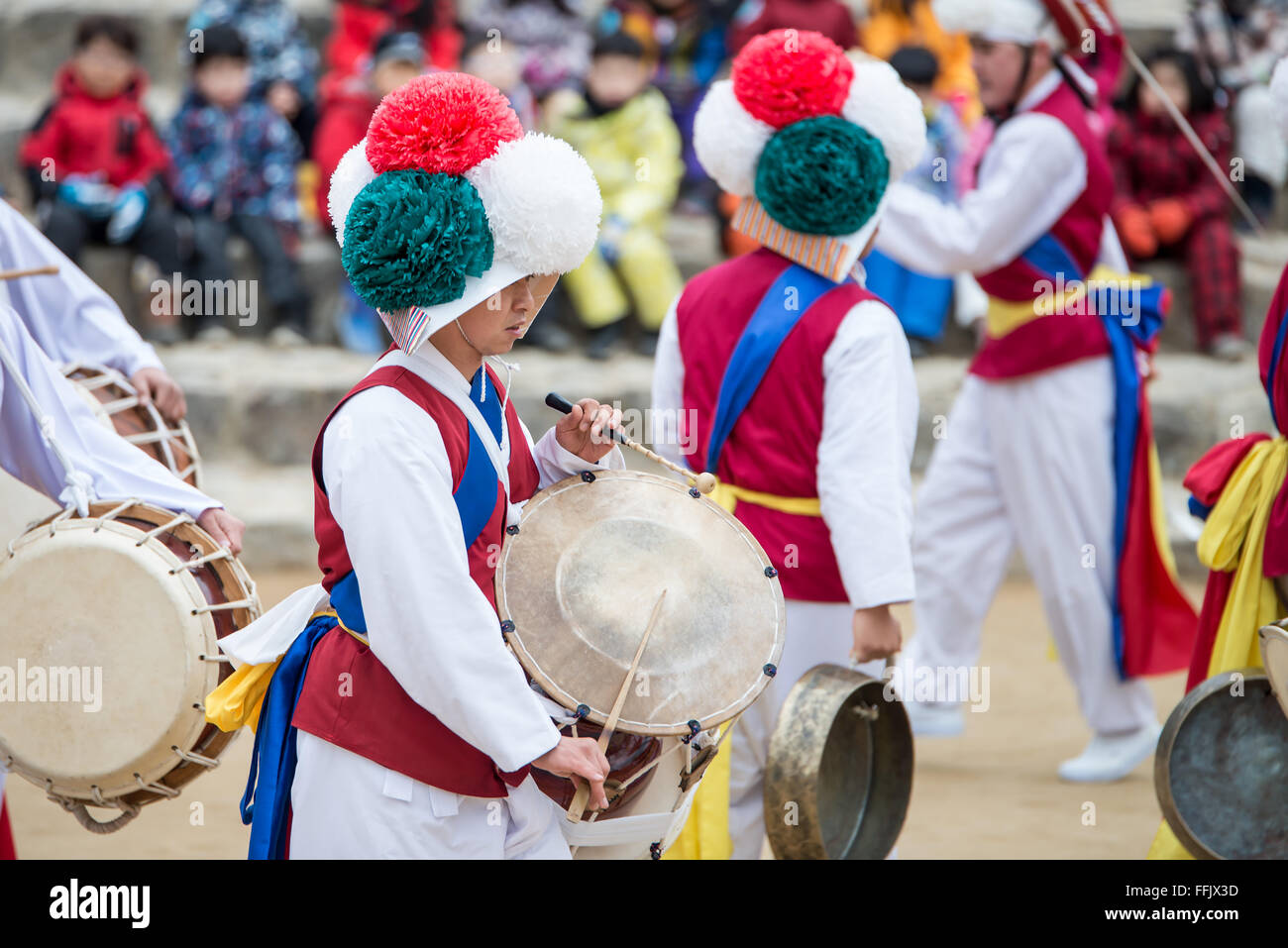 Seoul, South Korea - January 28, 2016: The ending of the traditional Korea farmers dance at the Korean folk village in Yongin Stock Photo