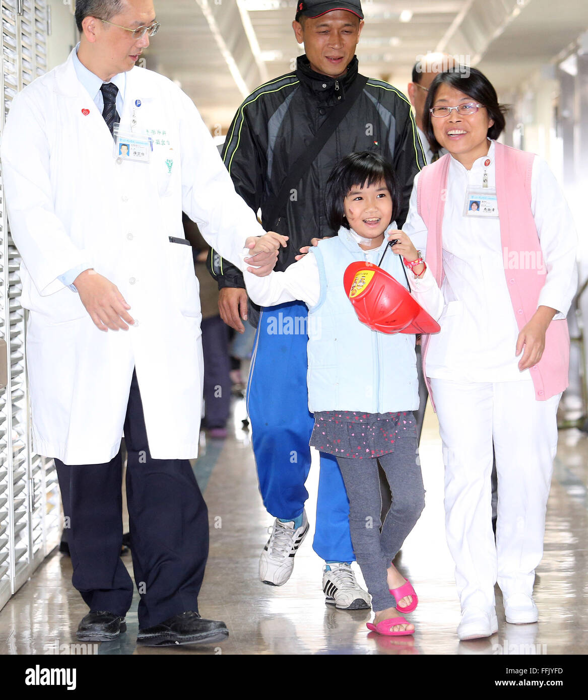 Tainan. 15th Feb, 2016. The eight-year-old survivor Lin Su-Chin (C, front) leaves hospital after receiving medical treatments in Tainan, southeast China's Taiwan, Feb. 15, 2016. The 6.7-magnitude quake hit Kaohsiung on Feb. 6, leaving 116 dead, over 550 injured and huge property losses. © Xinhua/Alamy Live News Stock Photo