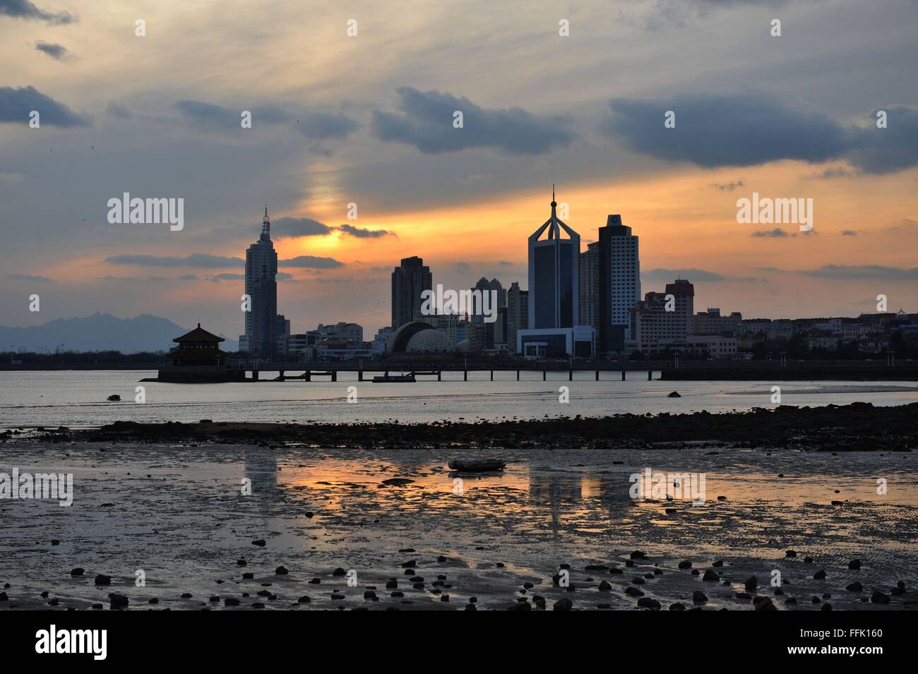 Tsingtao, Tsingtao, CHN. 15th Feb, 2016. View of halo. © SIPA Asia/ZUMA ...
