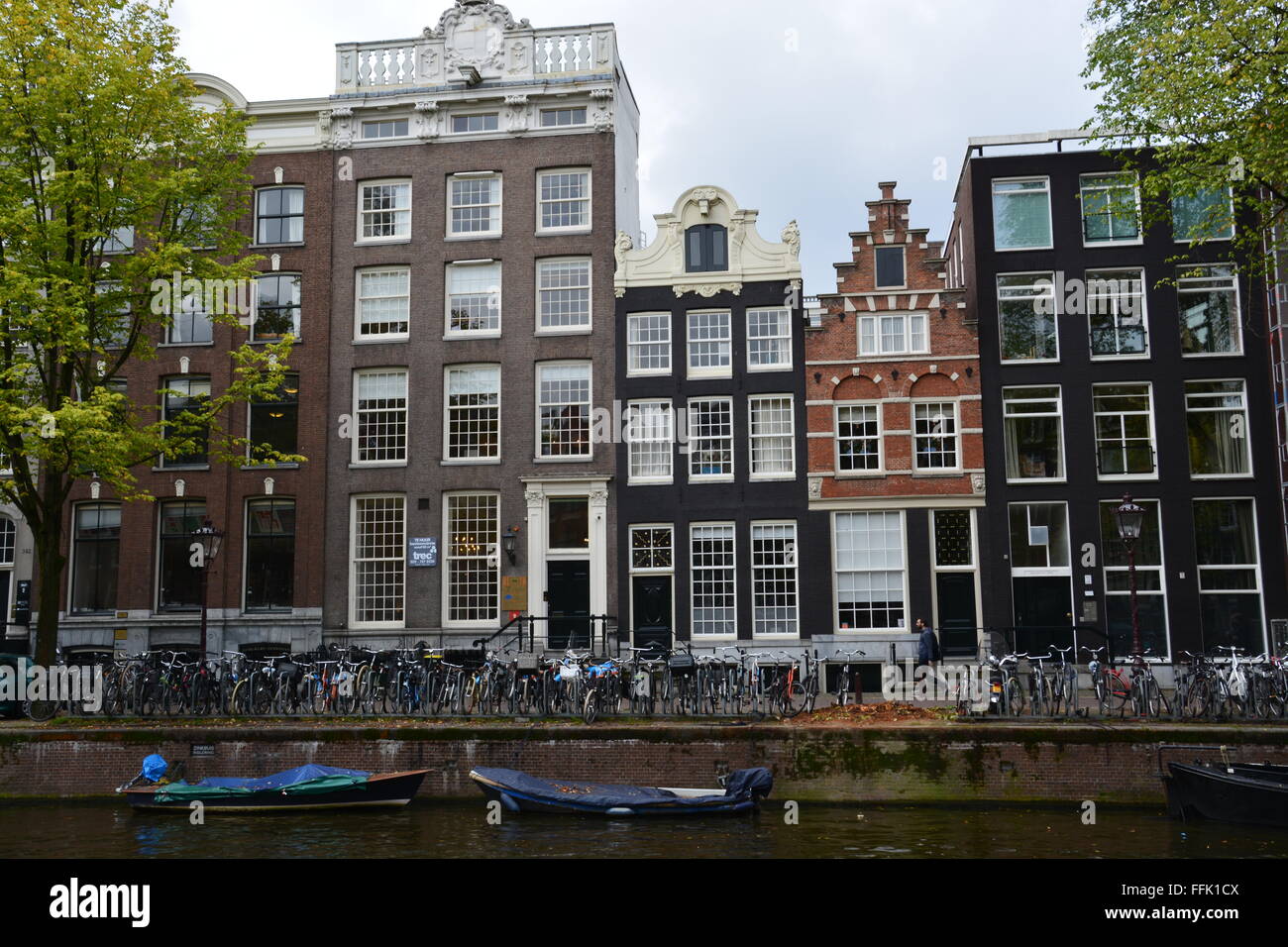 Typical canal homes in Amsterdam, Netherlands Stock Photo Alamy