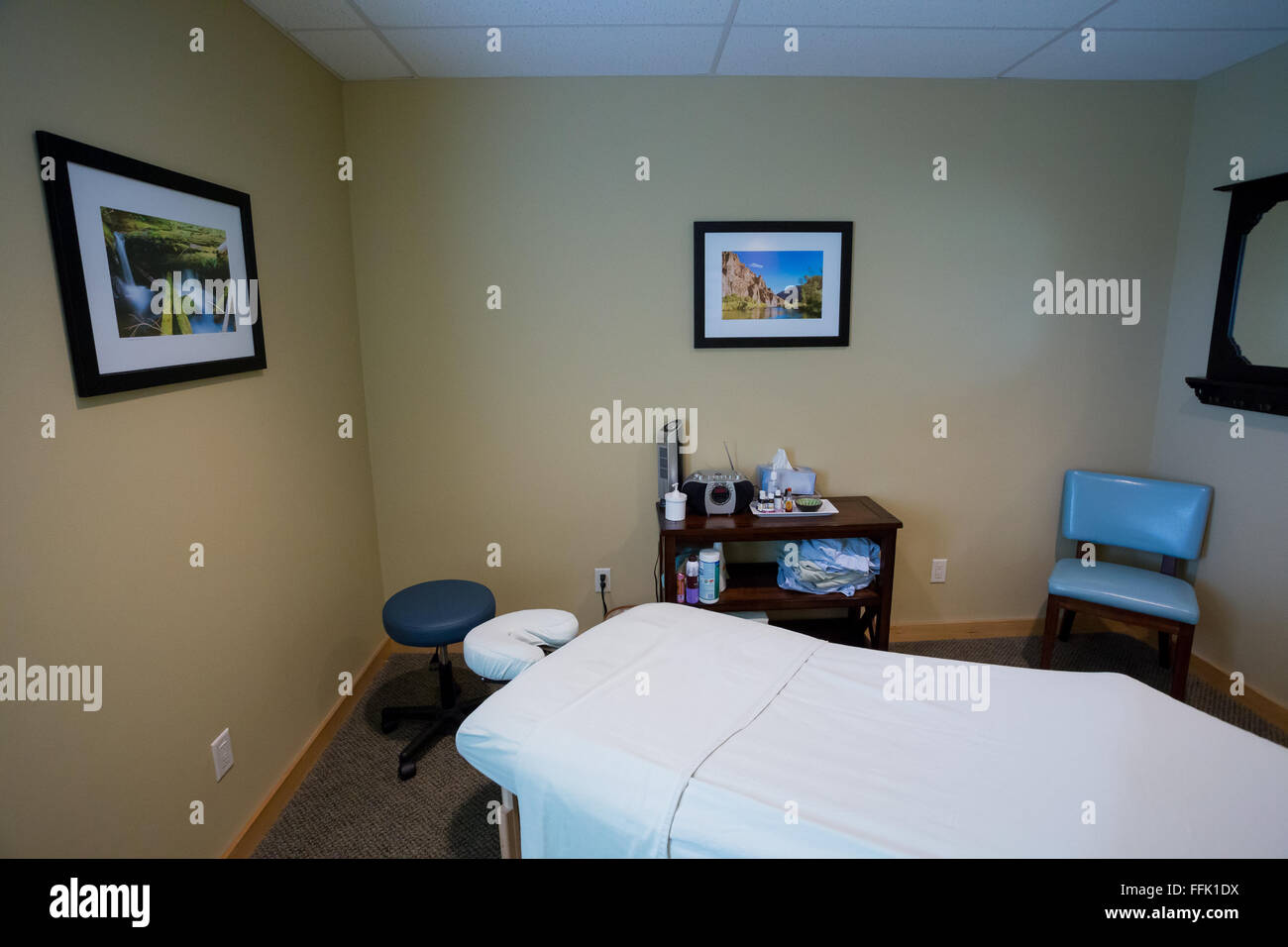 SPRINGFIELD, OR - AUGUST 20, 2014: Massage room with specialized table bed at a doctor's office in Oregon. Stock Photo