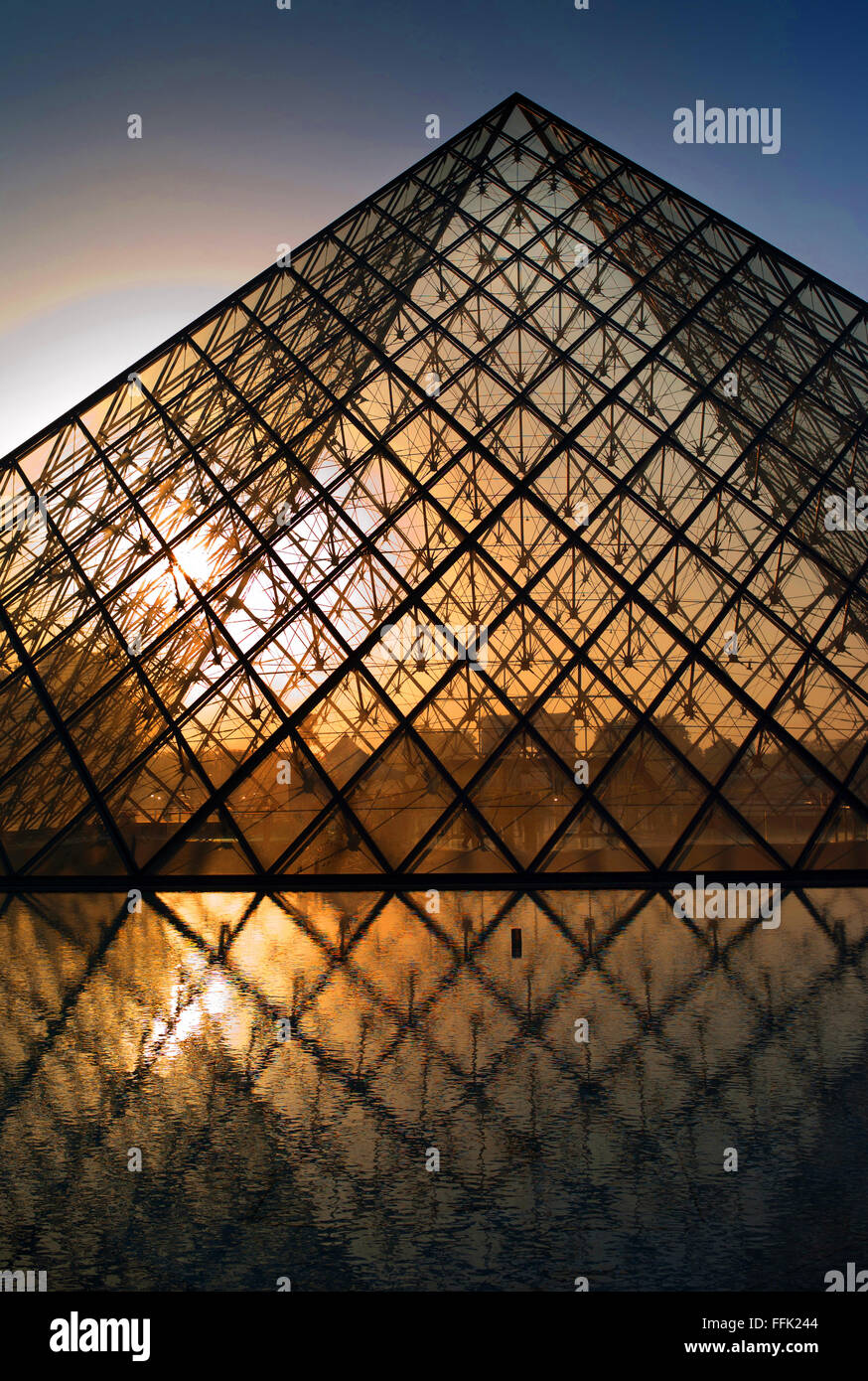 Musée du Louvre Pyramid, Paris Stock Photo