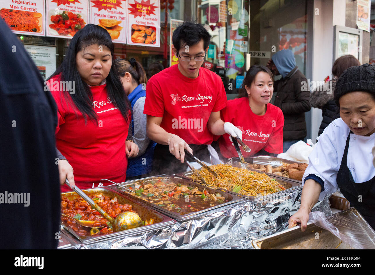 crowds-celebrating-at-chinese-restaurants-in-chinatown-london-chinese