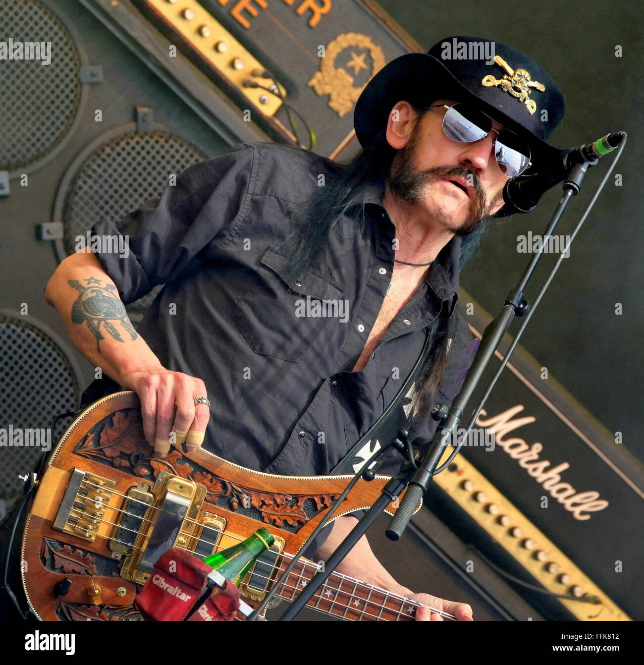 Glastonbury Festival, Somerset, 26th June 2015,  Ian Lemmy Kilmister performing live with Motorhead on the Pyramid Stage Stock Photo