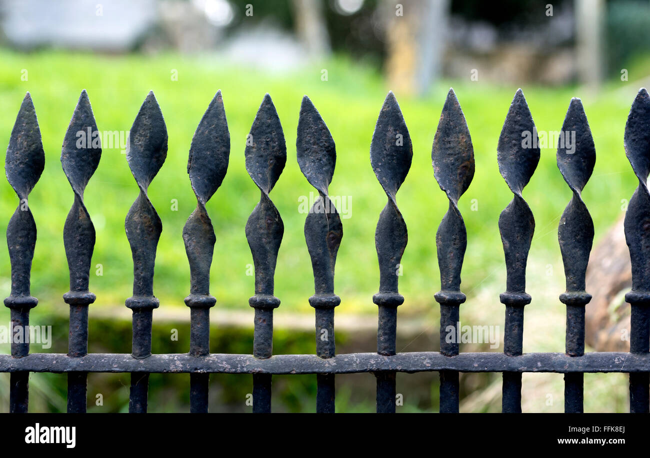 Spiked railings hi-res stock photography and images - Alamy