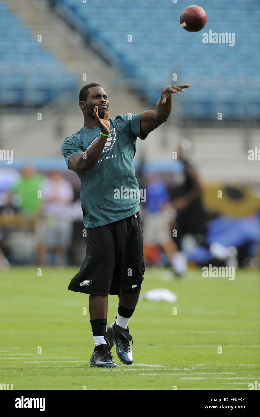 Jacksonville, FL, USA. 24th Aug, 2013. Philadelphia Eagles quarterback  Michael Vick (7) with a Gatorade water bottle during a preseason NFL game  against the Jacksonville Jaguars at EverBank Field on Aug. 24