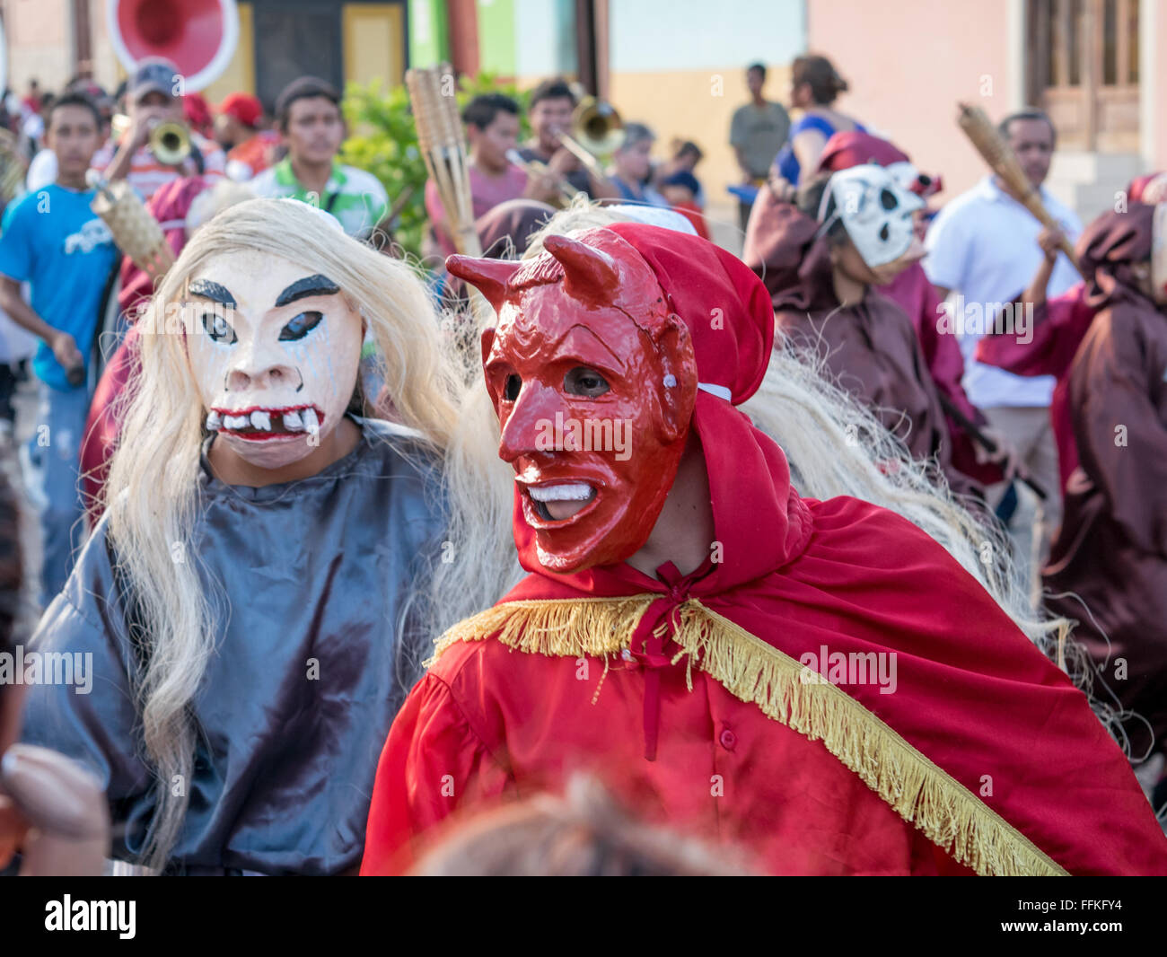 LA VIDA ES UN CARNAVAL  Carnival costumes, Carnival masks, Candy costumes