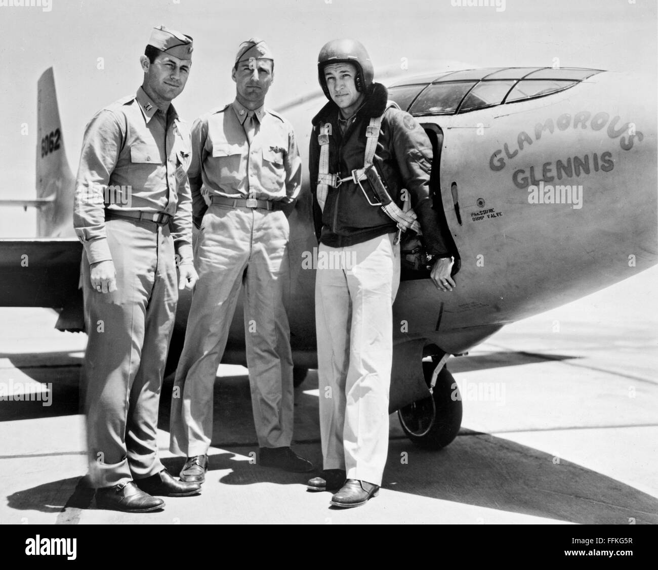 Glamorous Glennis. The Bell X-1 'Glamorous Glennis' with, left to right, Captain Chuck Yeager, Major Gus Lundquist and Captain James Fitzgerald. Photo c.1947-1948 Stock Photo