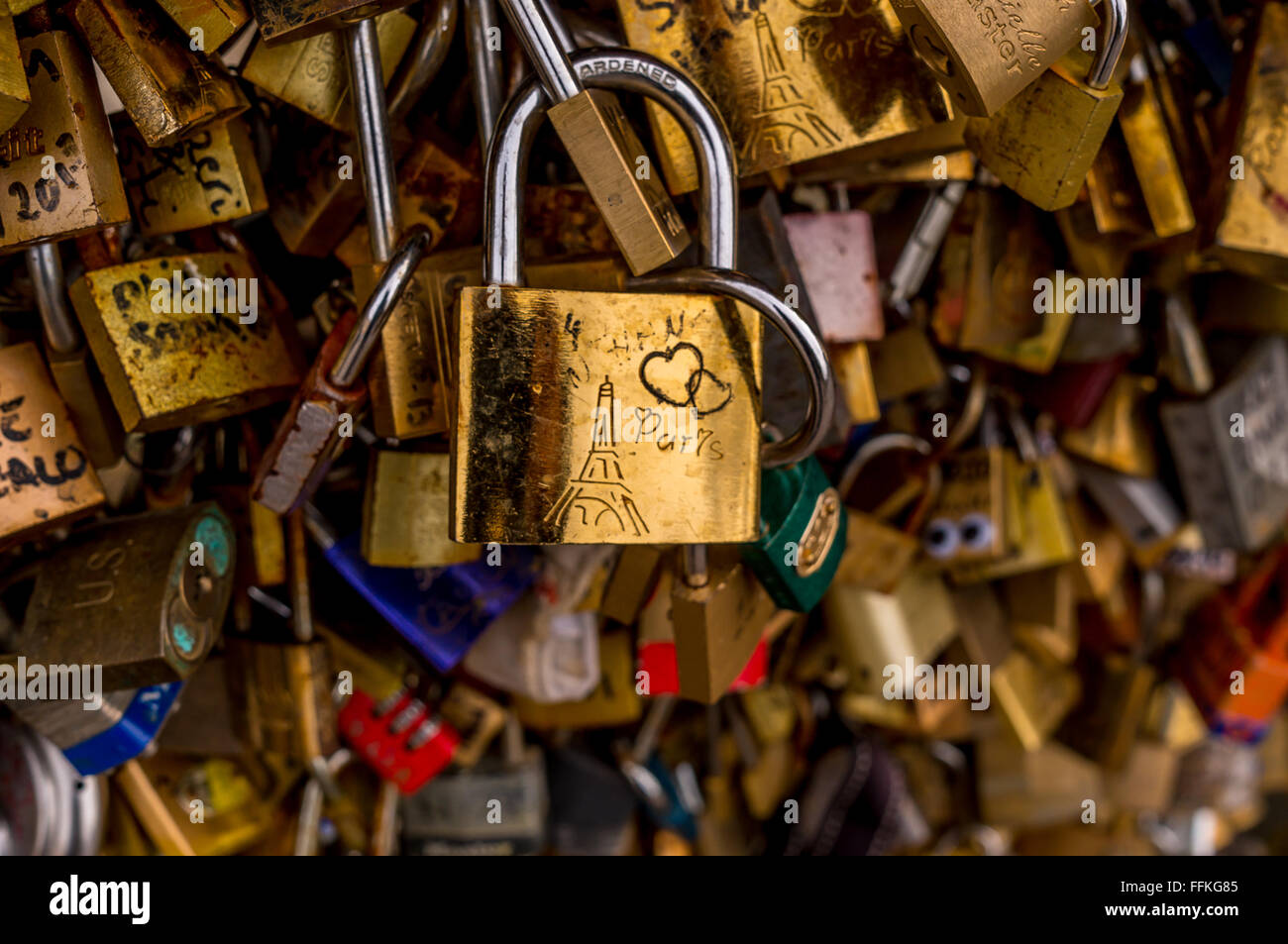 Pont Neuf love locks, Paris, France Stock Photo - Alamy