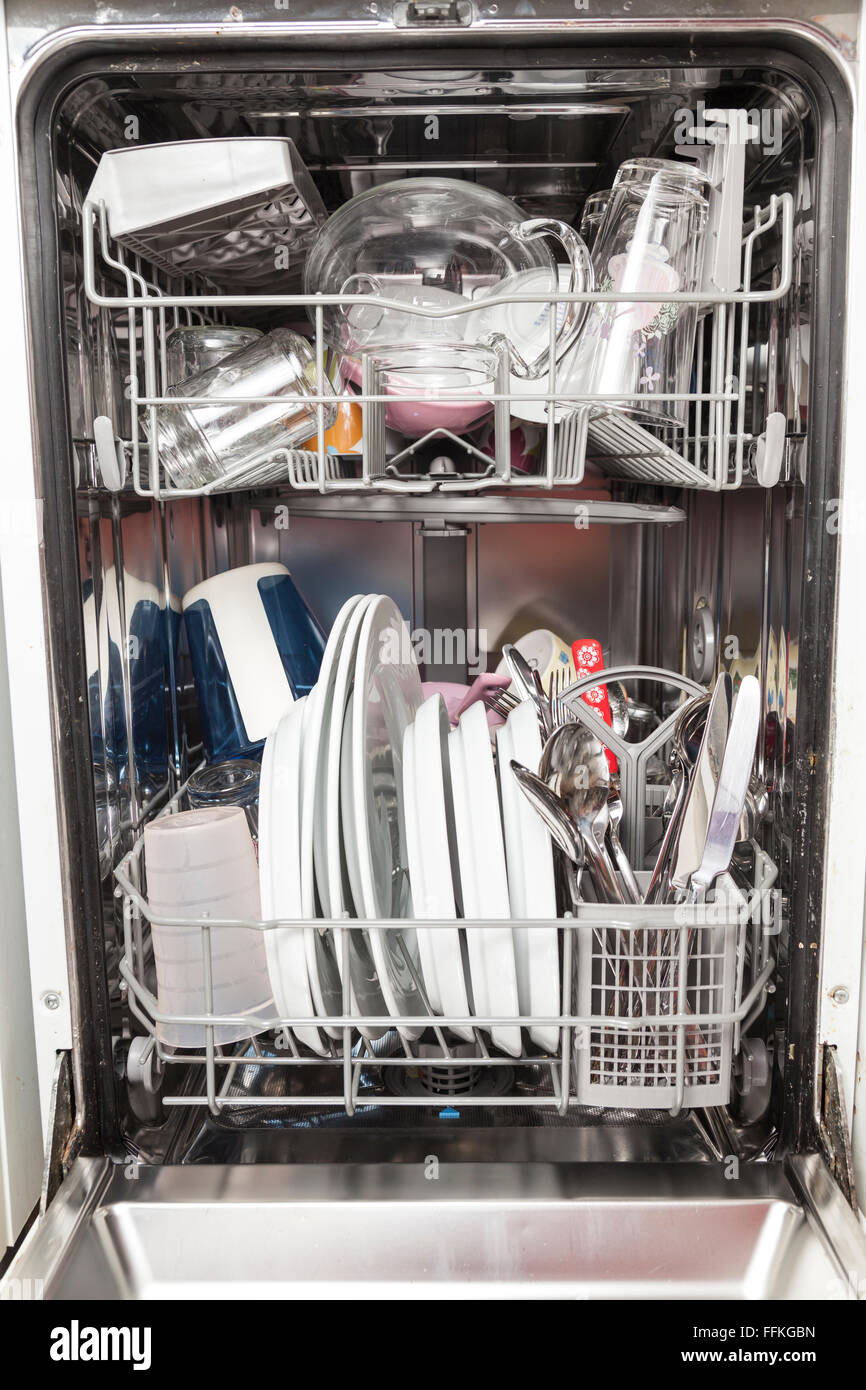 Dishwasher commercial hi-res stock photography and images - Alamy