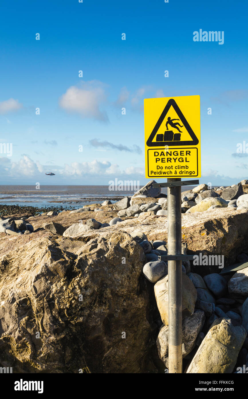 Danger Do Not Climb sign at Col-huw Beach, Llantwit Major, south Wales UK Stock Photo