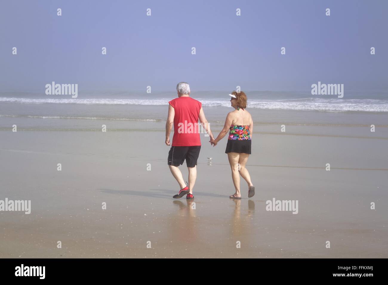 Couple holding hands walking hi-res stock photography and images - Alamy