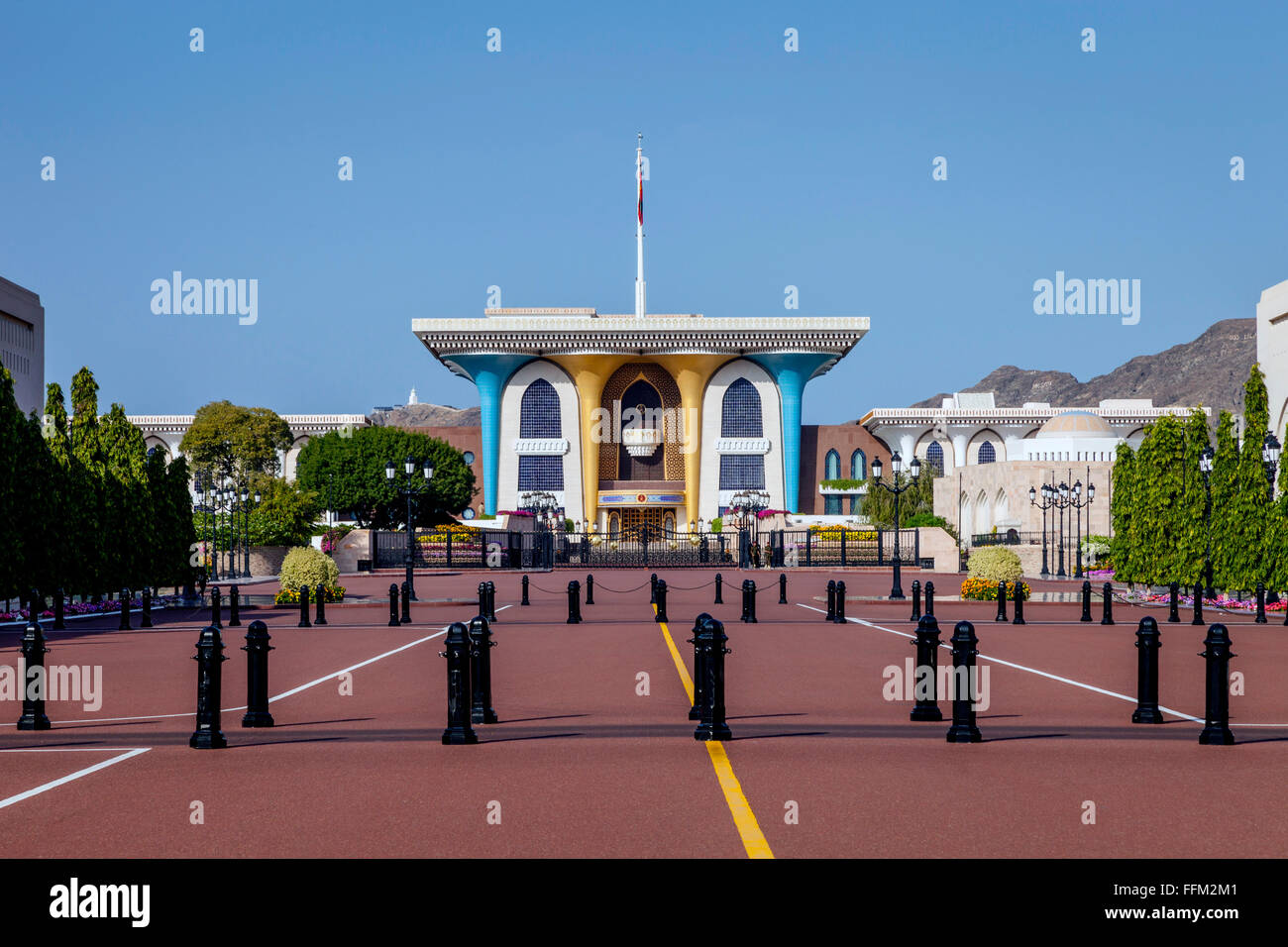 The Al Alam Palace (The Sultan's Palace) Muscat, Sultanate Of Oman ...