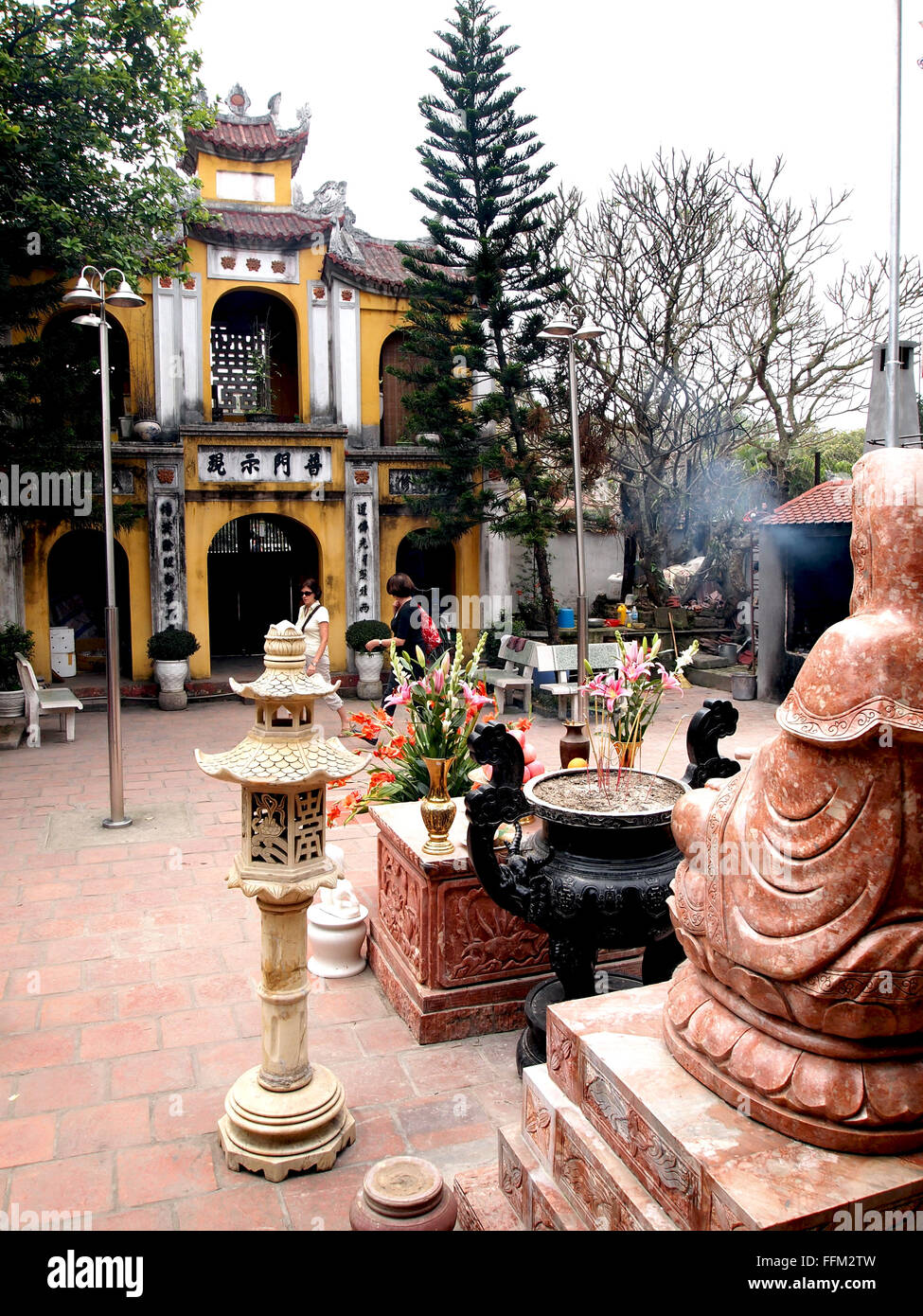 Taoist temple mountain hi-res stock photography and images - Alamy