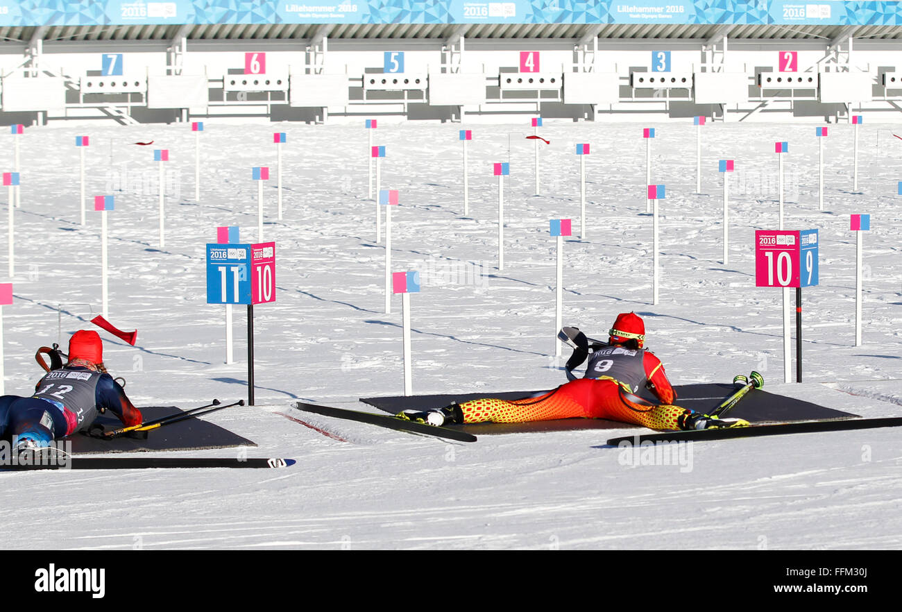Lillehammer, Norway. 15th Feb, 2016. Meng Fanqi (R) of China competes ...