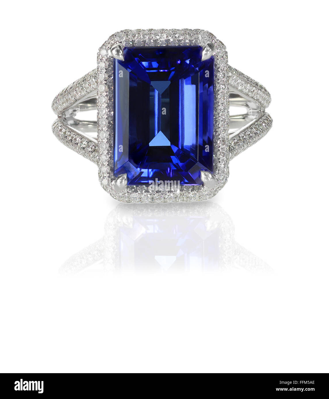 Blue sapphire ring hi res stock photography and images Alamy